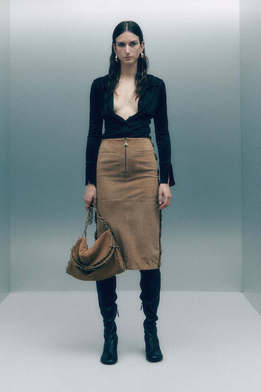 Midi-Rock aus Wildleder mit Piercing-Details