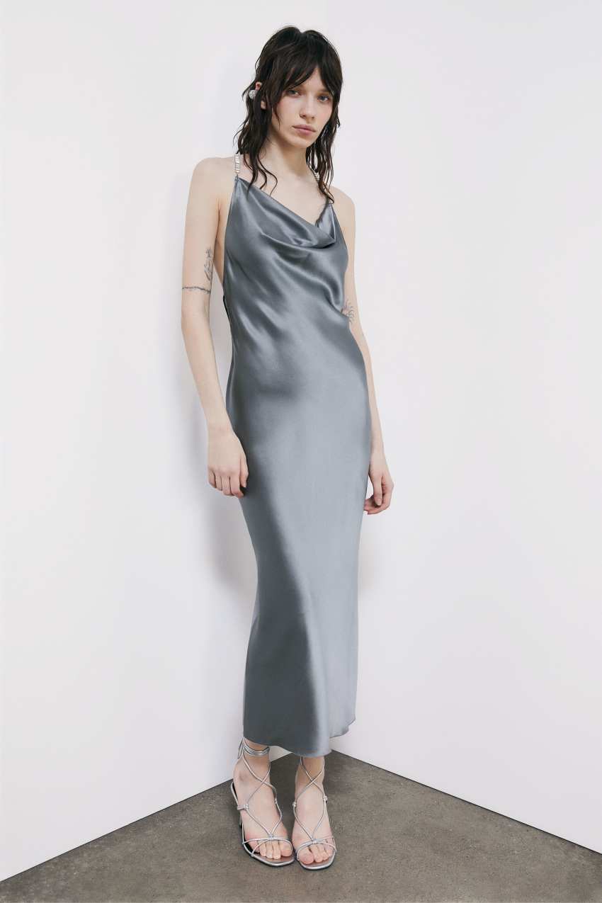 Seiden-Abendkleid mit Schmuckdetail