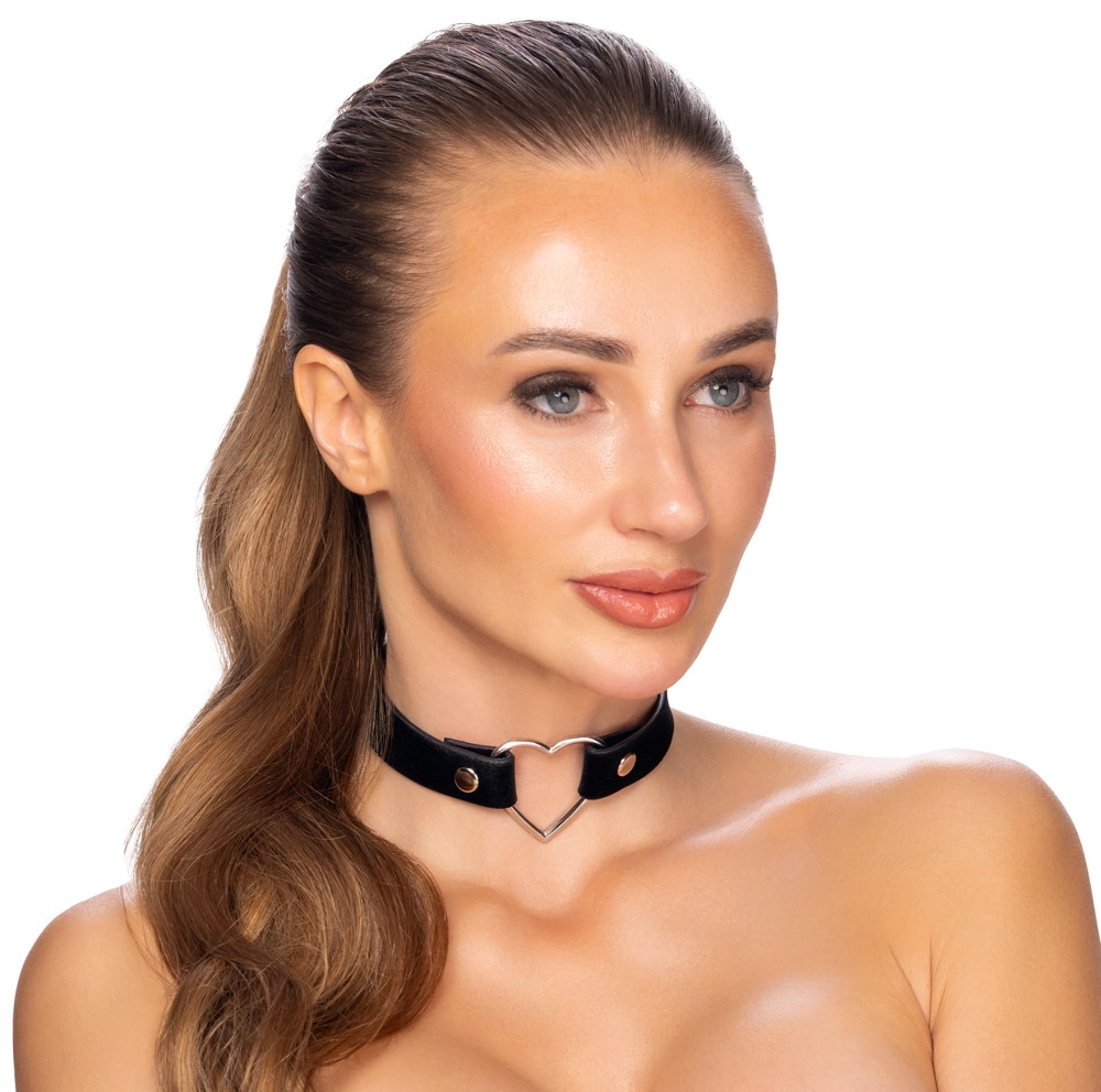 Choker Halsband mit Metallherz in tiefschwarzer Mattoptik Soft Touch, 4 cm breit, verstellbar mit Druckknöpfen, von Obsessive