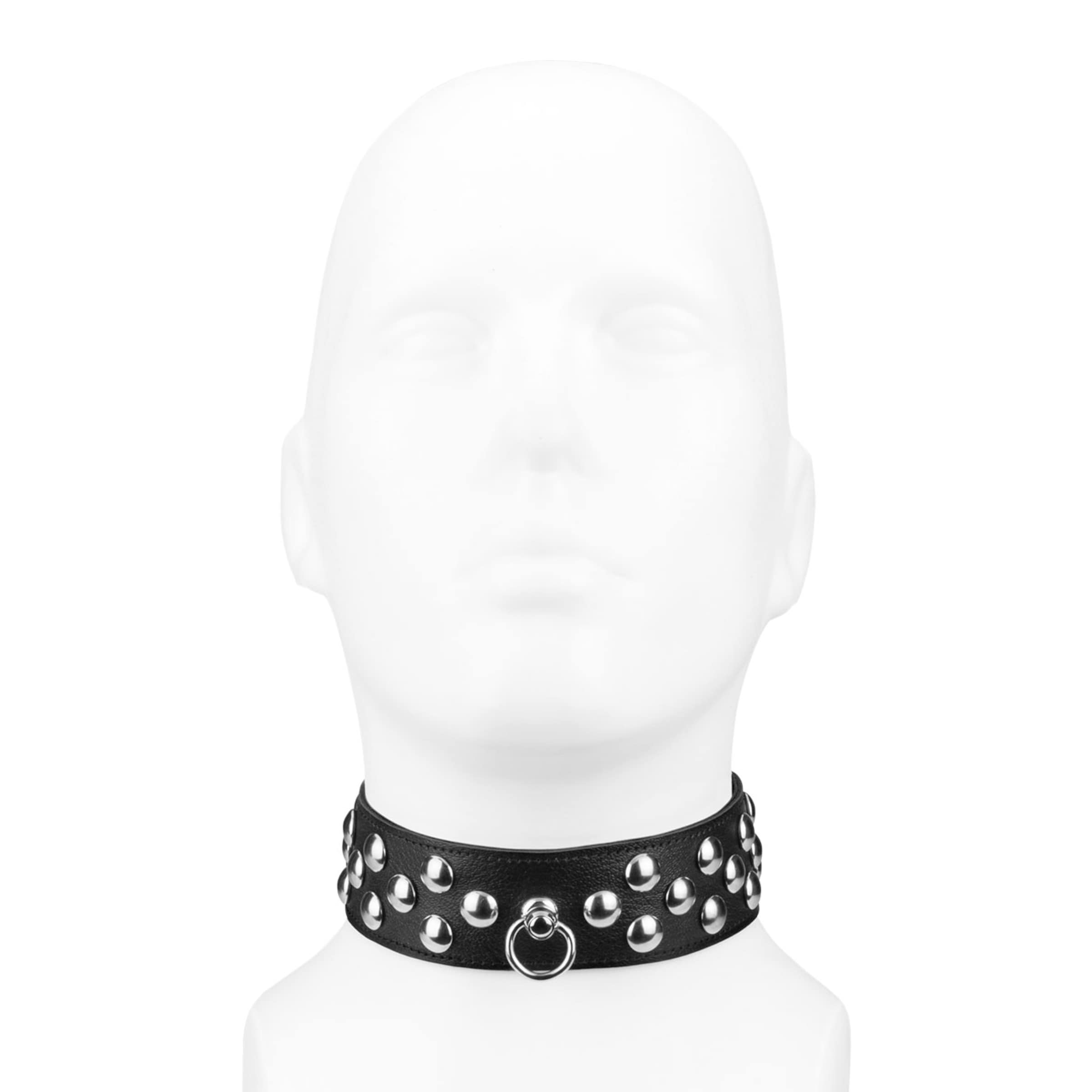 Leder-Halsband mit großen Flachnieten