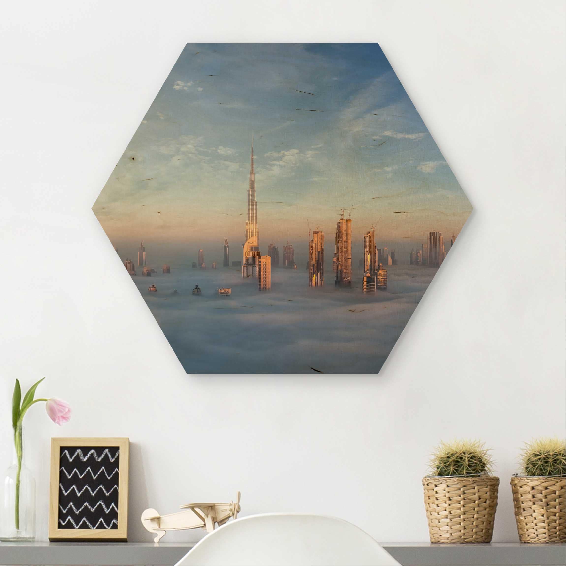 Hexagon-Holzbild Dubai über den Wolken