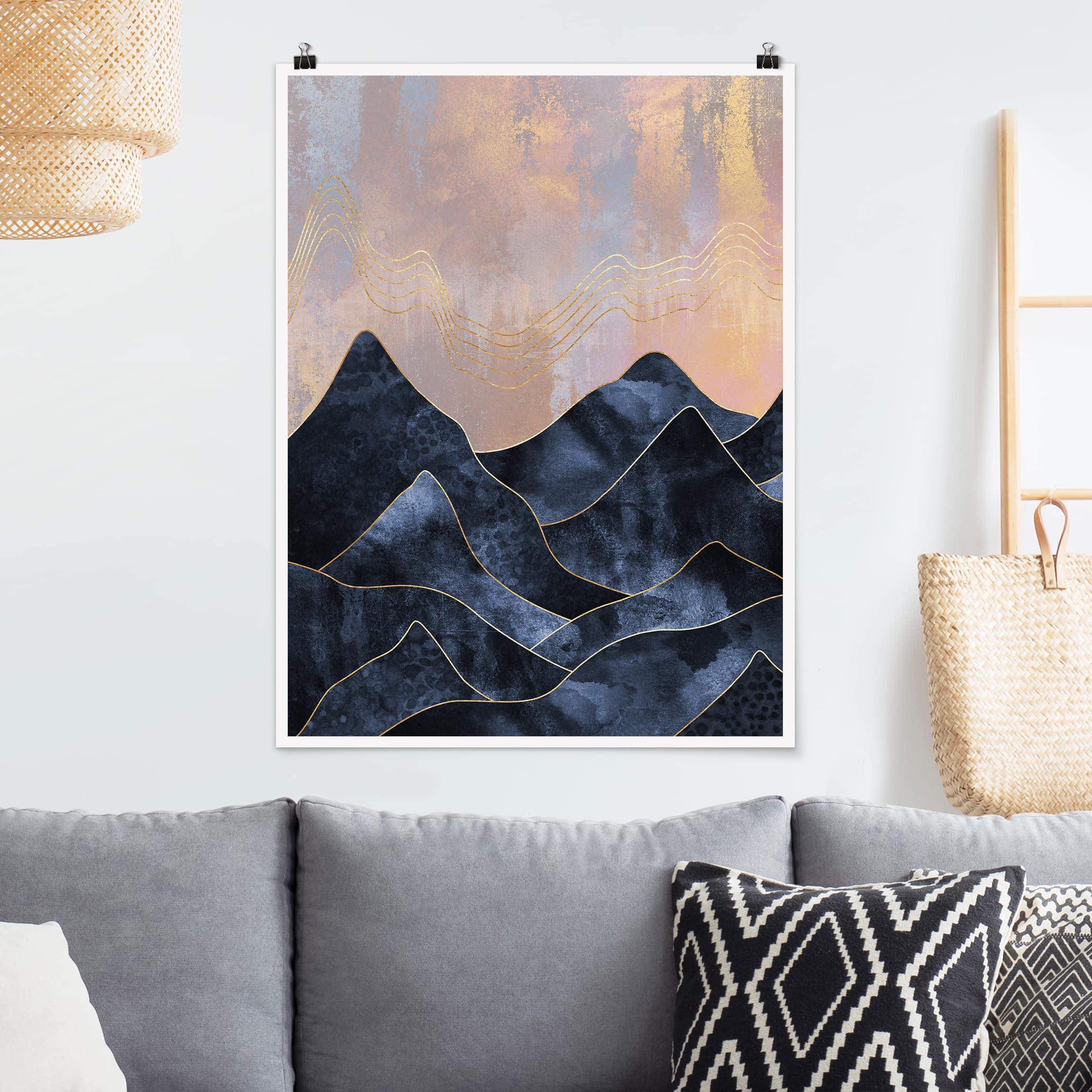 Poster - Hochformat Goldene Dämmerung über Gebirge