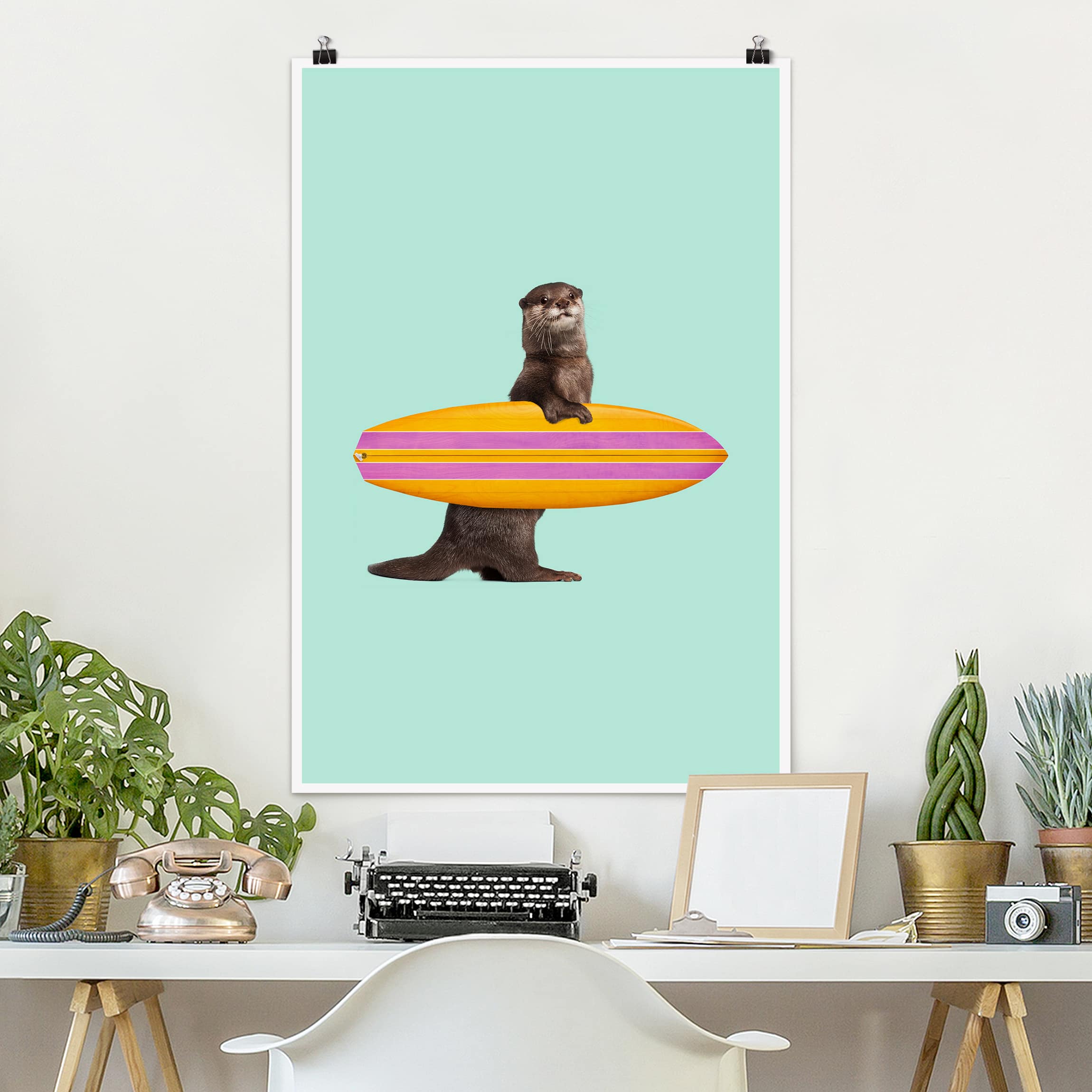 Poster - Hochformat Otter mit Surfbrett