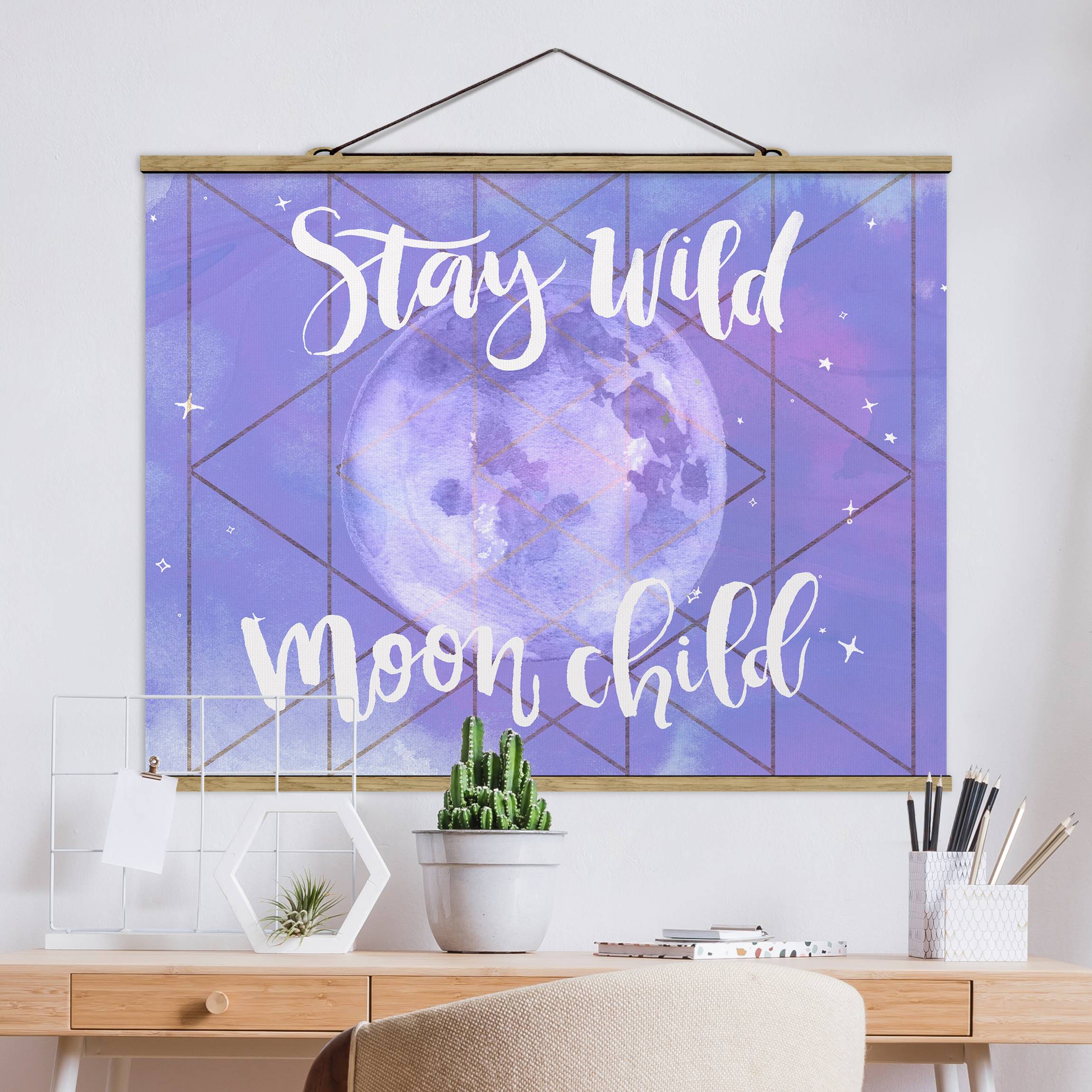 Stoffbild mit Posterleisten Mond-Kind - Stay wild