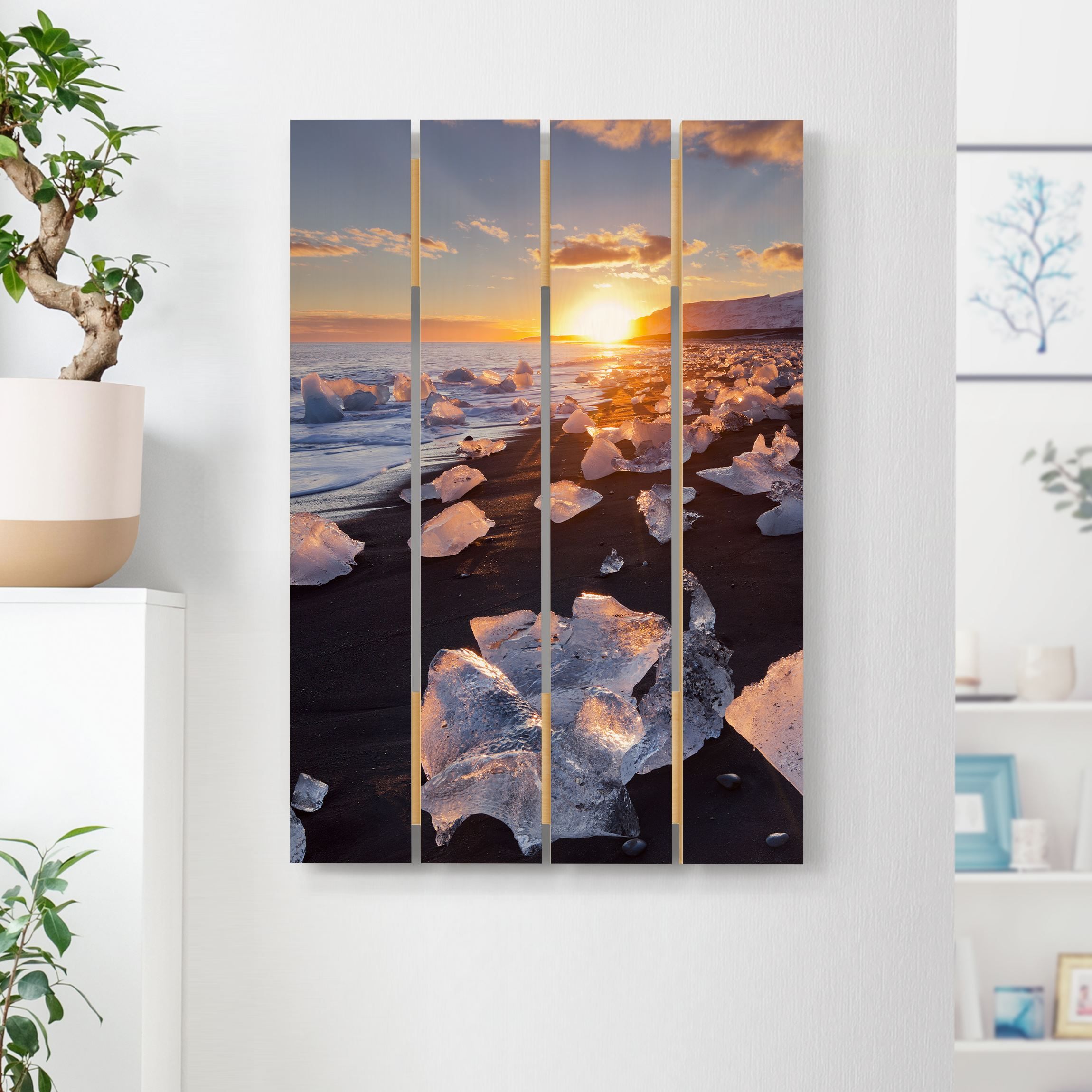 Holzbild Plankenoptik - Hochformat Eisbrocken am Strand Island