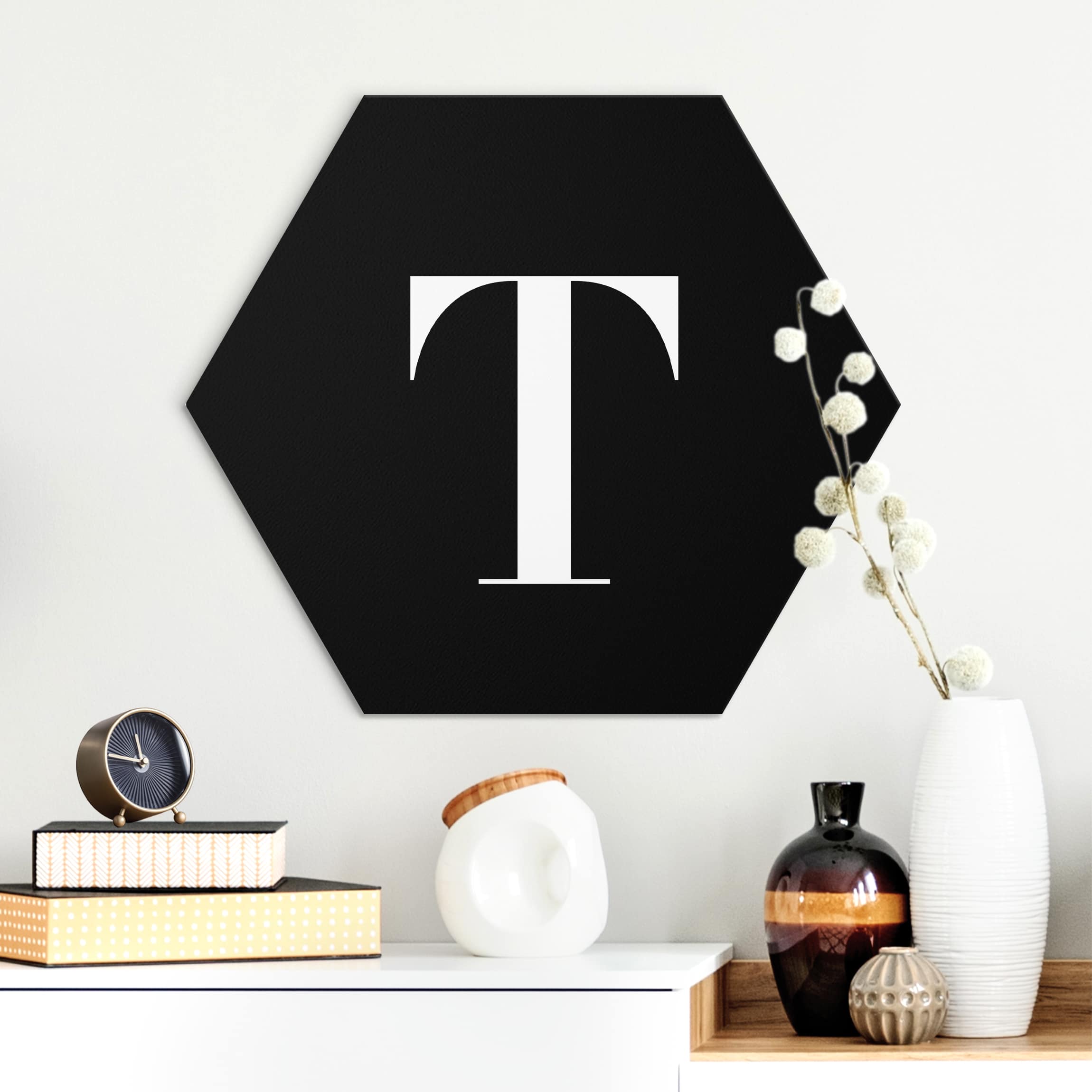 Hexagon-Alu-Dibond Bild Buchstabe Serif Schwarz T