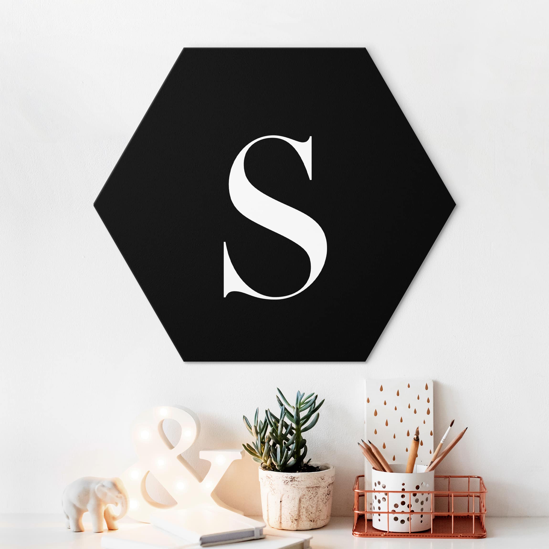 Hexagon-Alu-Dibond Bild Buchstabe Serif Schwarz S