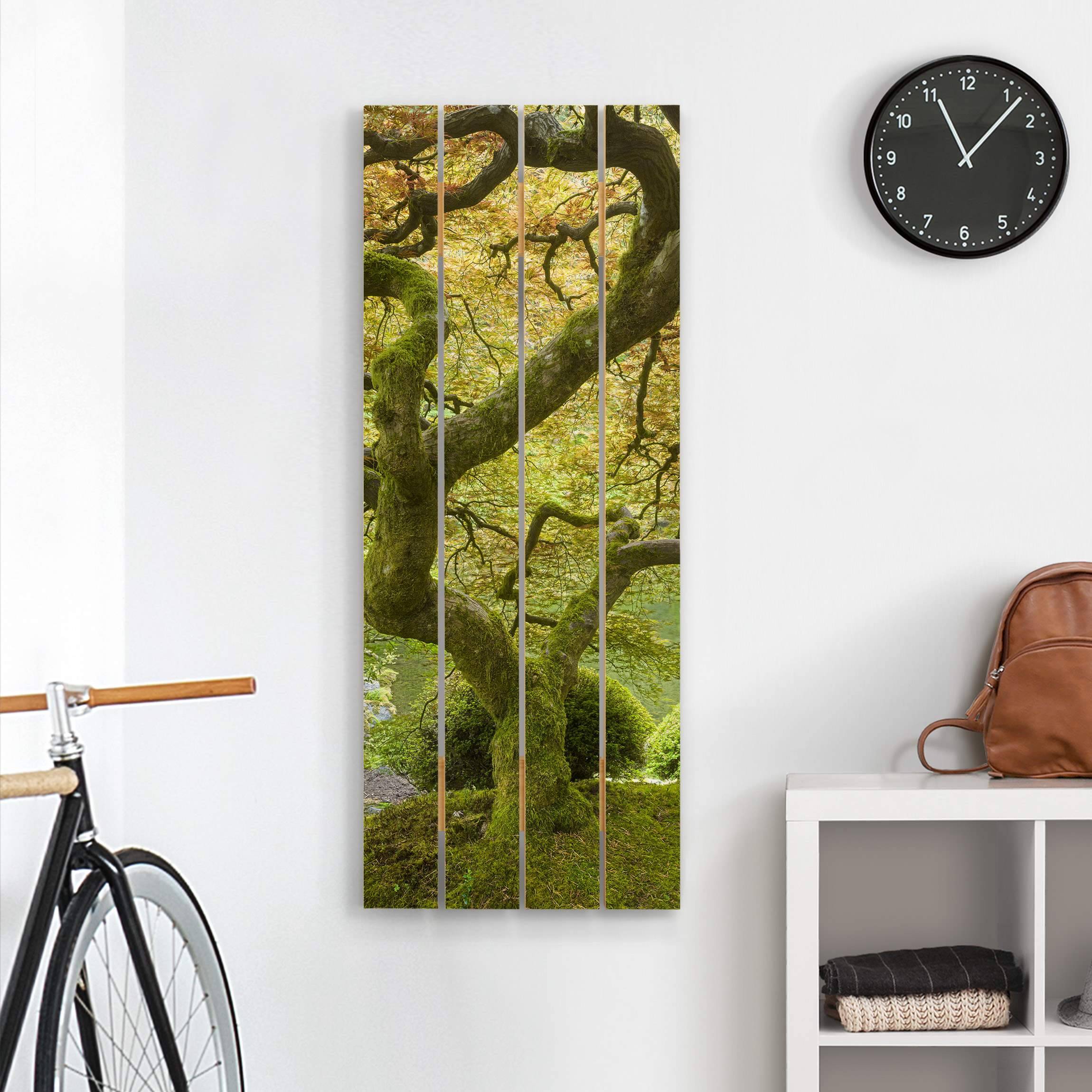 Holzbild Plankenoptik - Hochformat Grüner Japanischer Garten