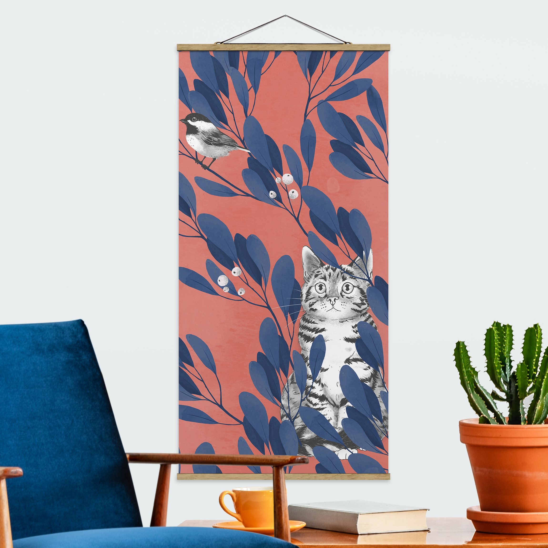 Stoffbild mit Posterleisten Illustration Katze und Vogel auf Ast Blau Rot