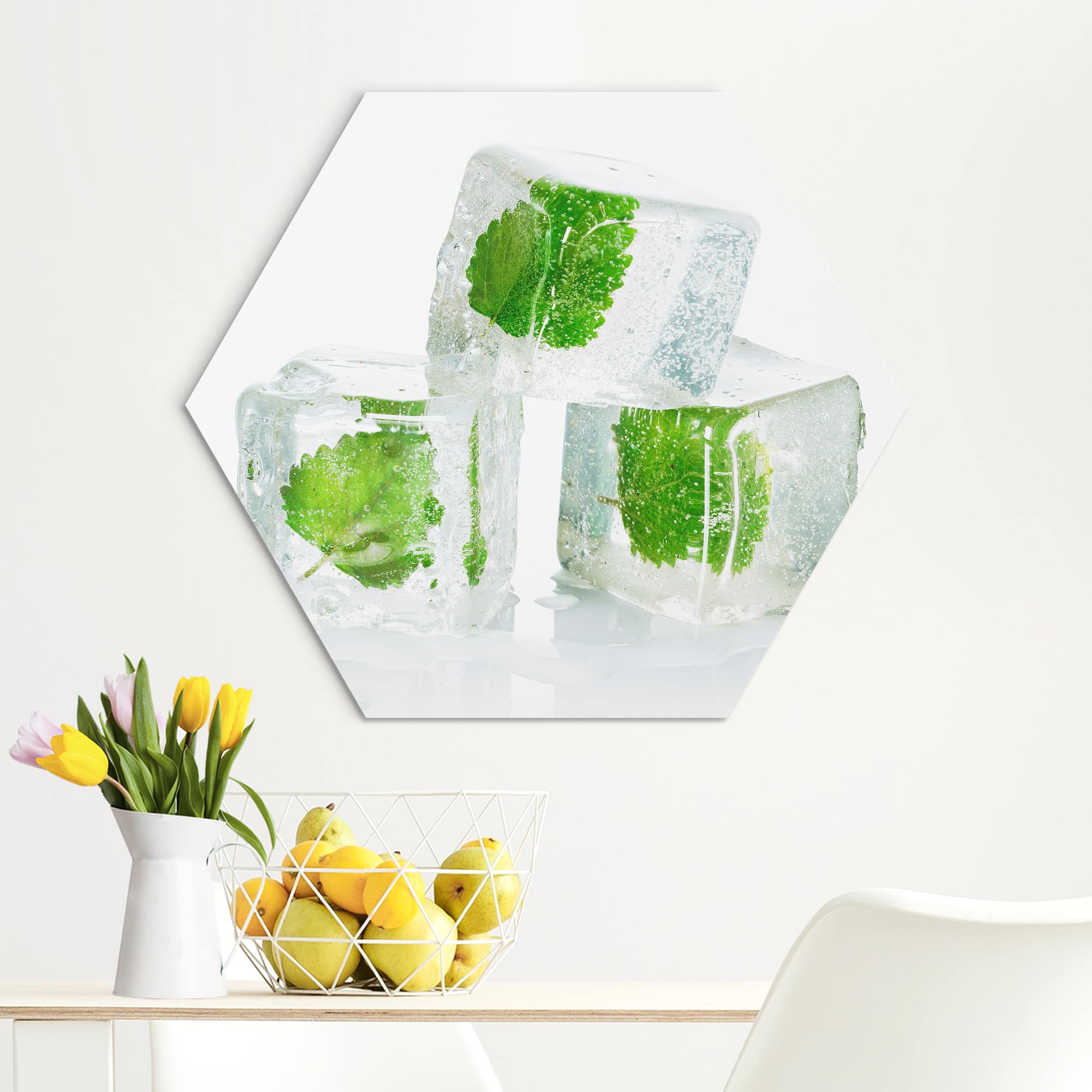 Hexagon-Alu-Dibond Bild Drei Eiswürfel mit Melisse