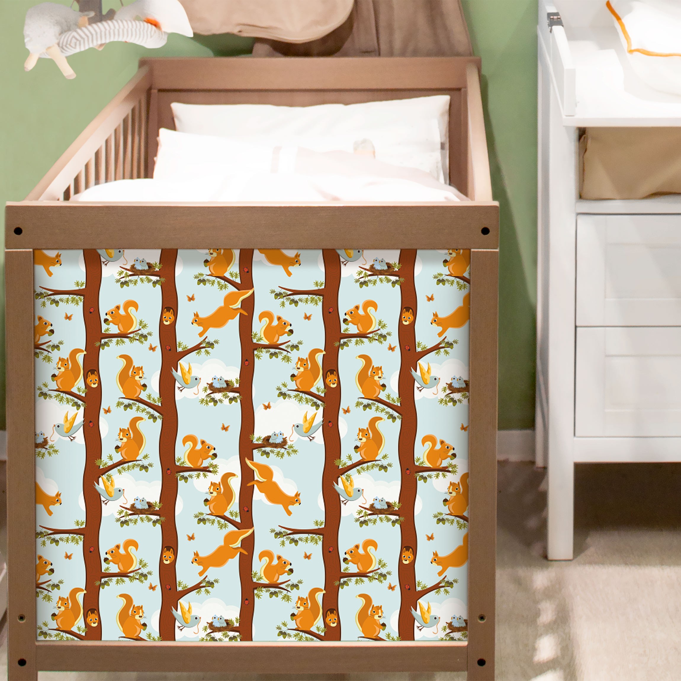 Möbelfolie Kinderzimmer Niedliches Kindermuster mit Eichhörnchen und Vogelbabys