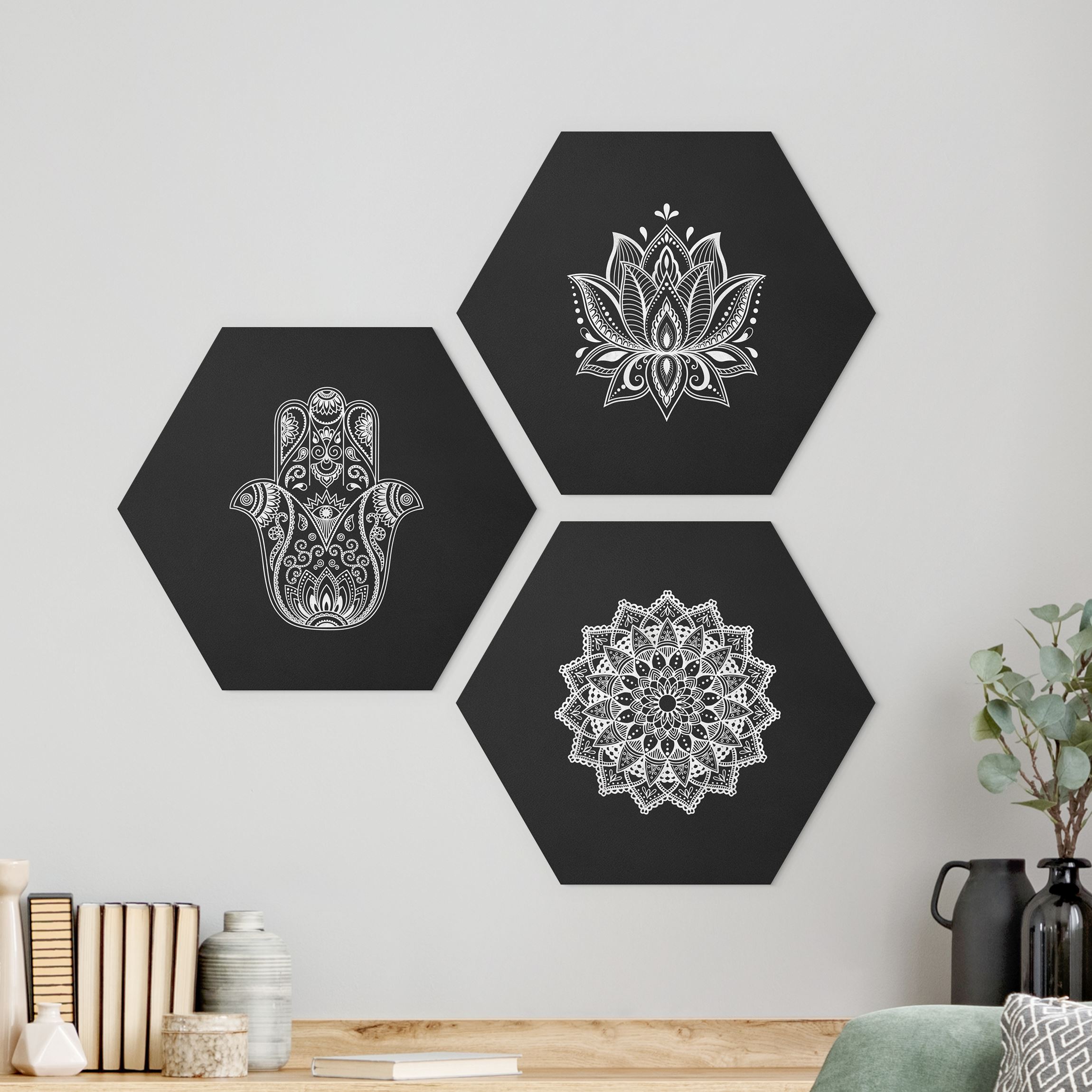 3-teiliges Hexagon-Forexbild Mandala Hamsa Hand Lotus Set auf Schwarz