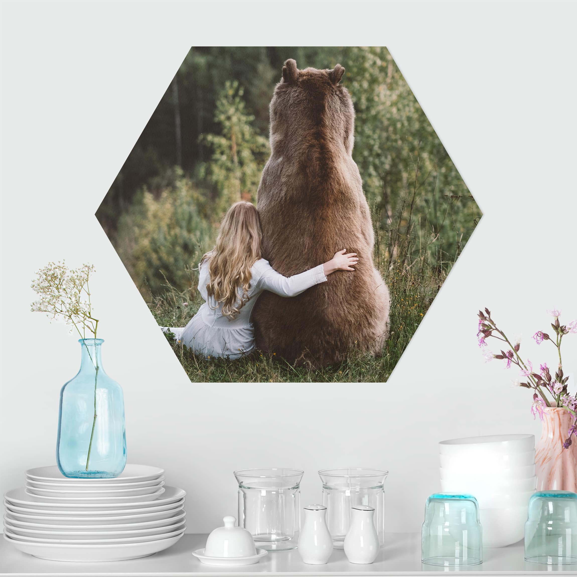 Hexagon-Forexbild Mädchen mit Braunbär