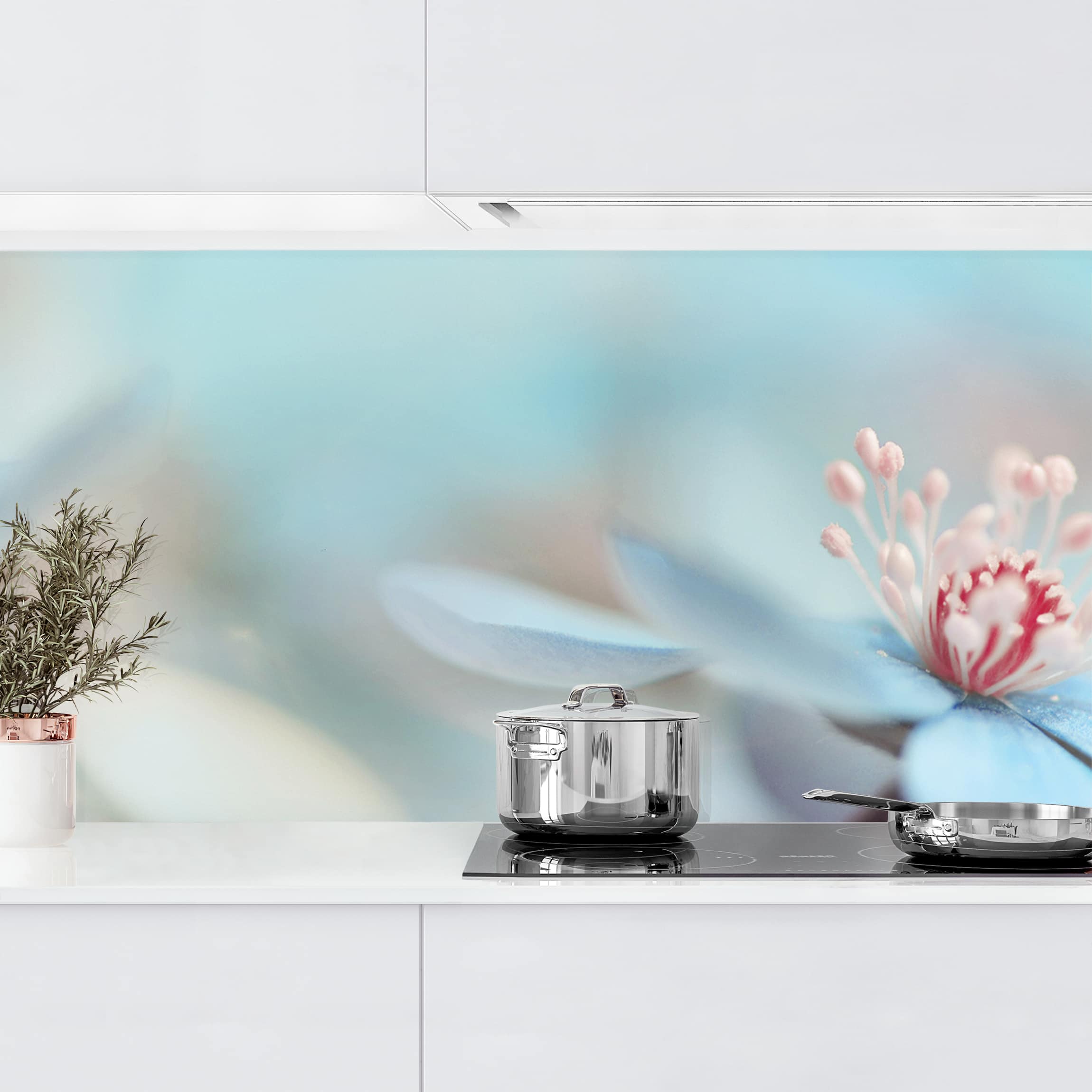 Küchenrückwand Blüten in Hellblau