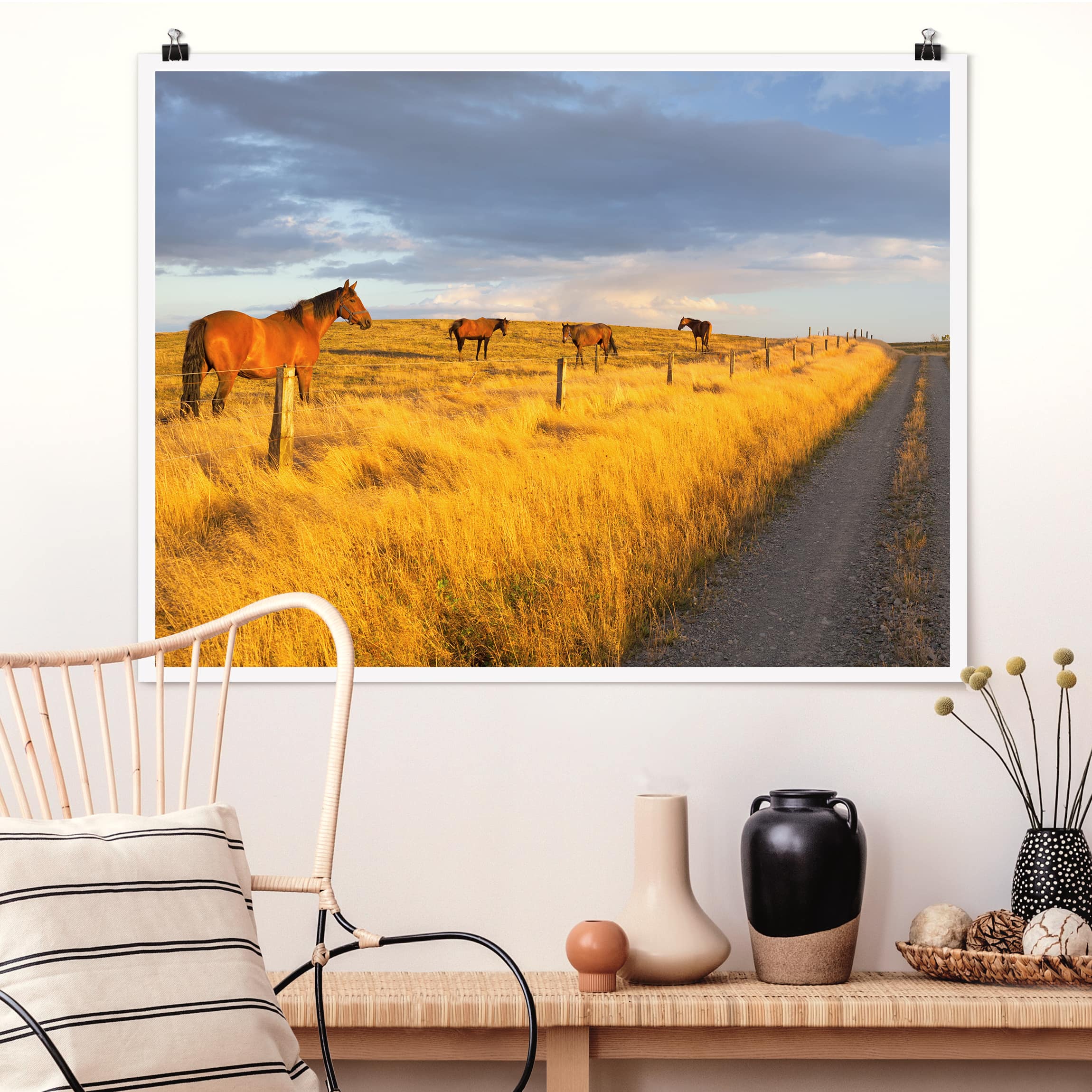 Poster - Querformat Feldstraße und Pferde bei Abendsonne