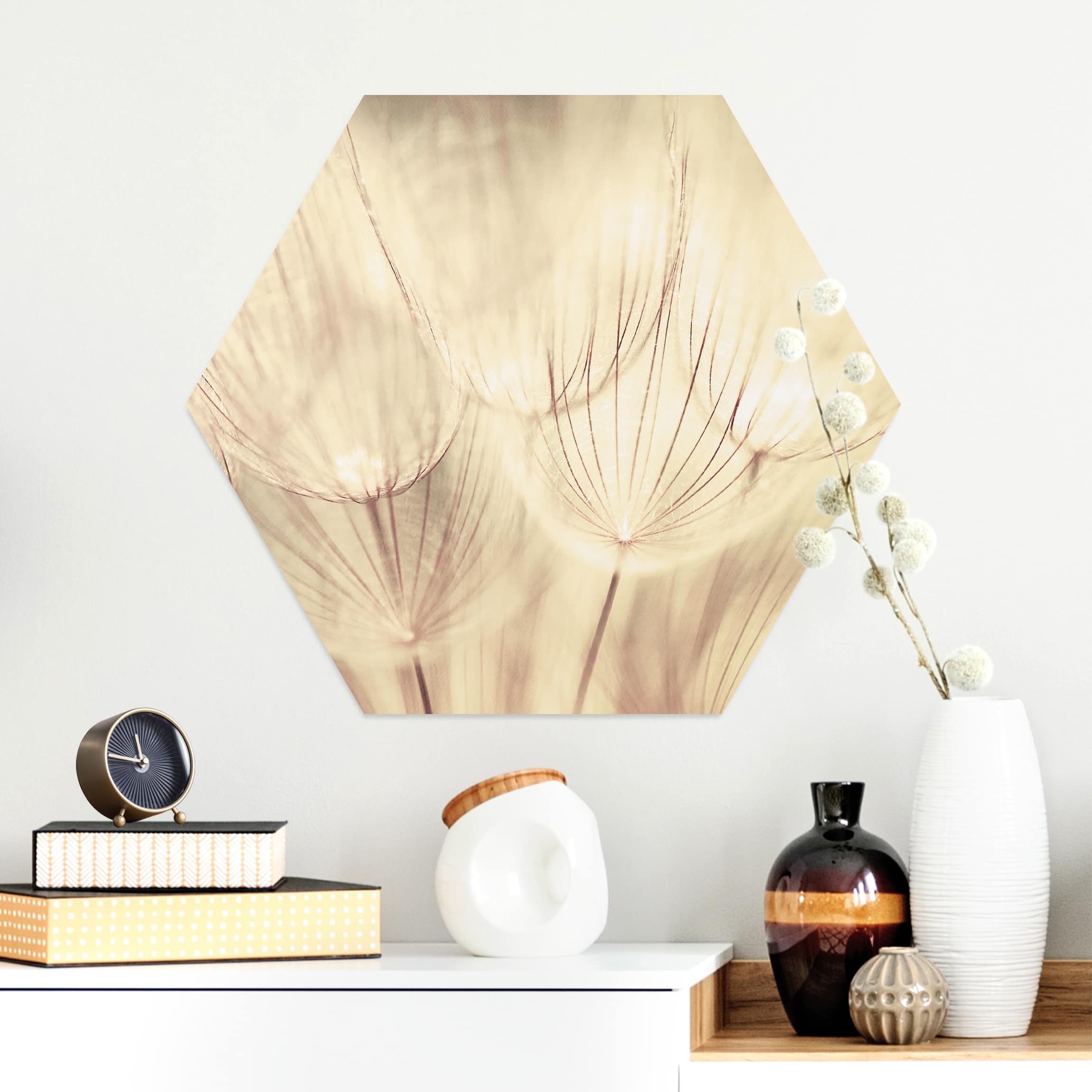 Hexagon-Alu-Dibond Bild Pusteblumen Nahaufnahme in wohnlicher Sepia Tönung