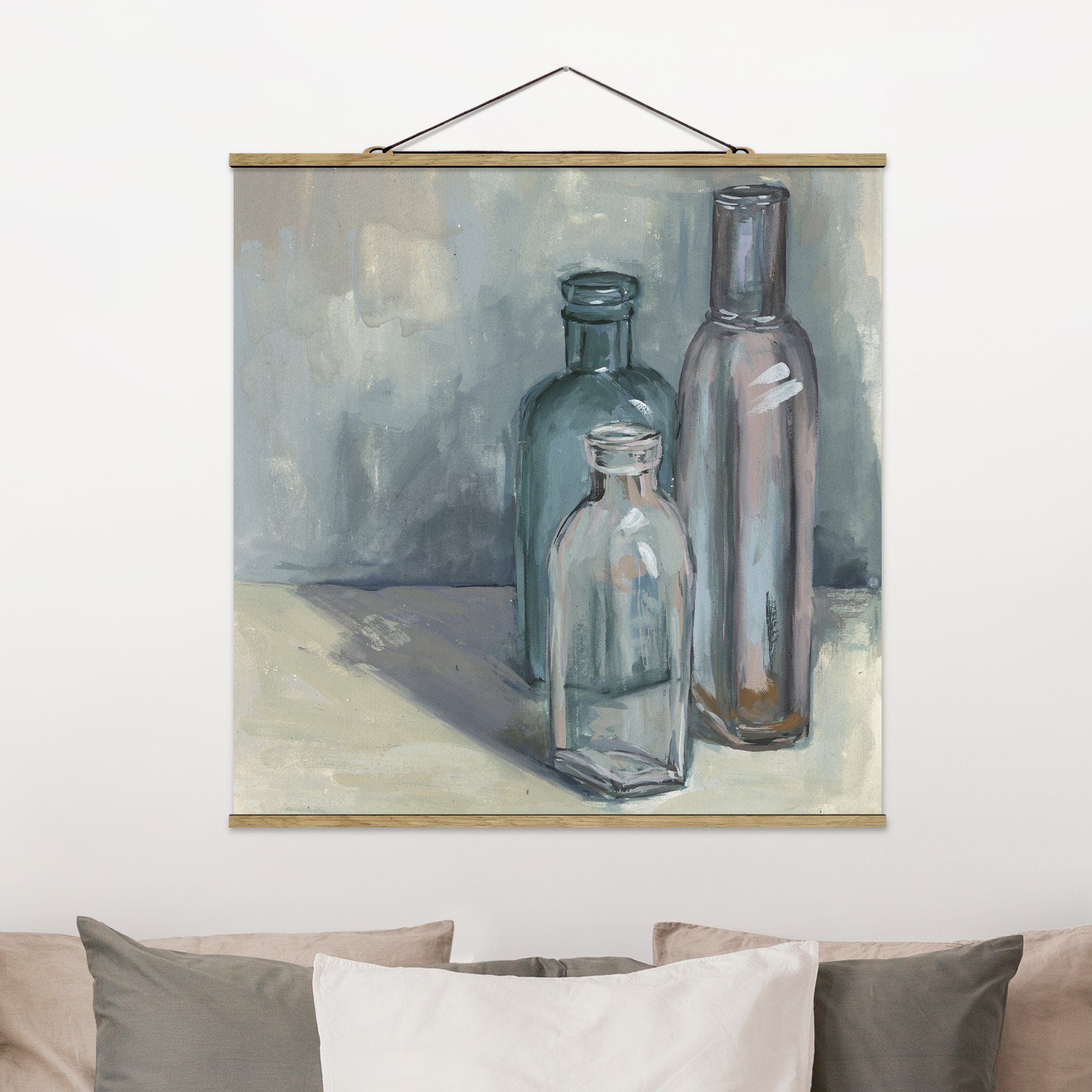 Stoffbild mit Posterleisten Stillleben mit Glasflaschen I
