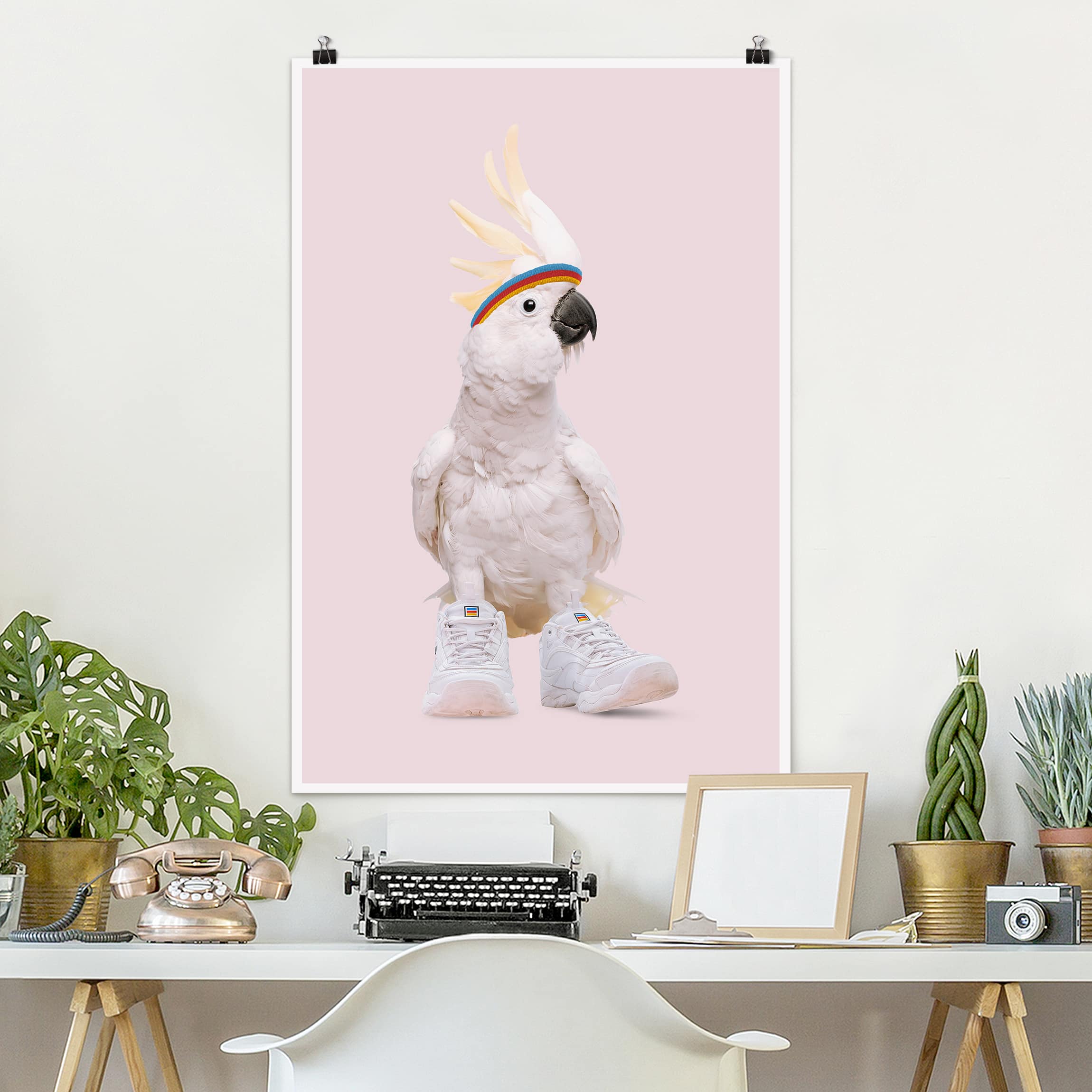 Poster - Hochformat Kakadu mit Schuhen