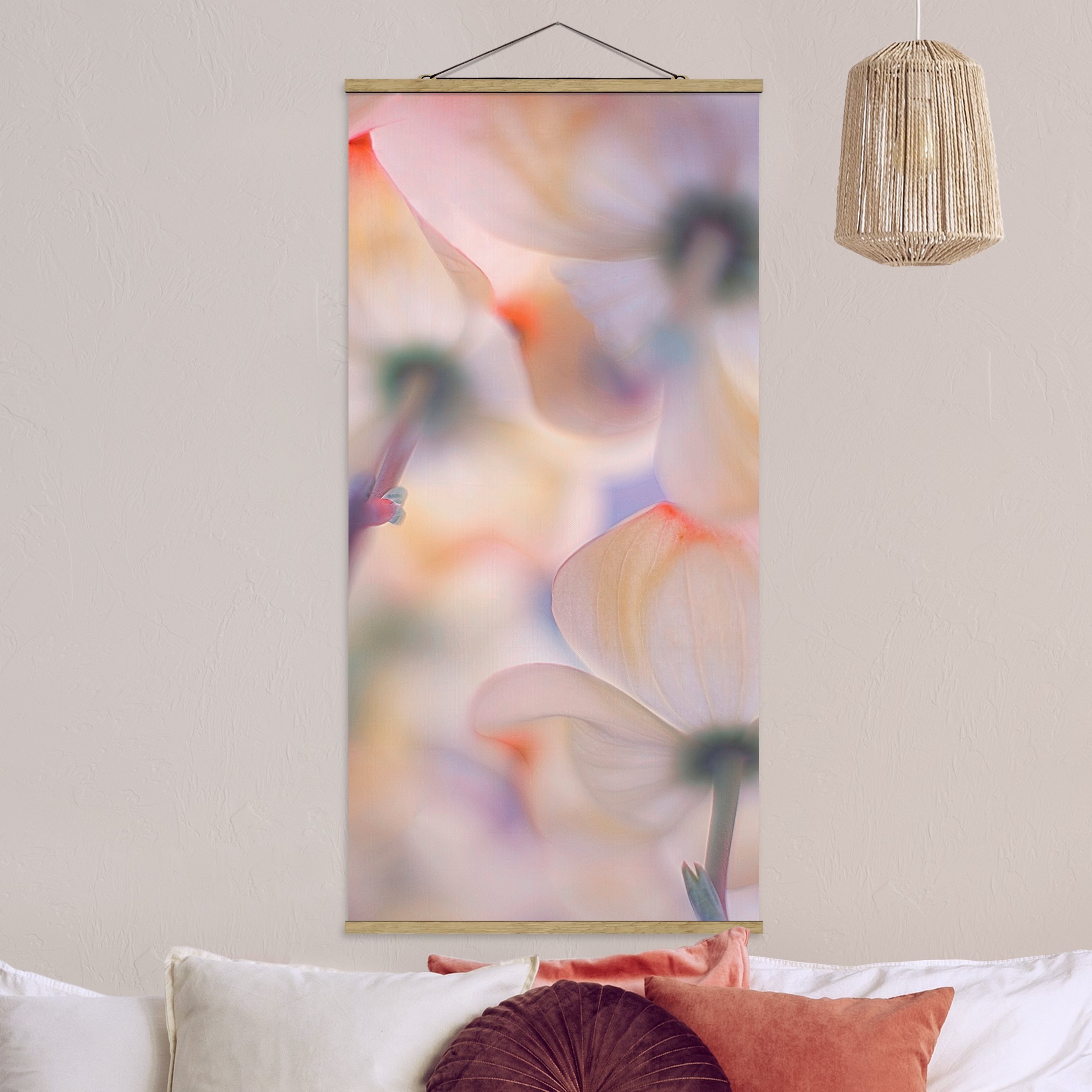 Stoffbild - Hochformat Unter Blüten
