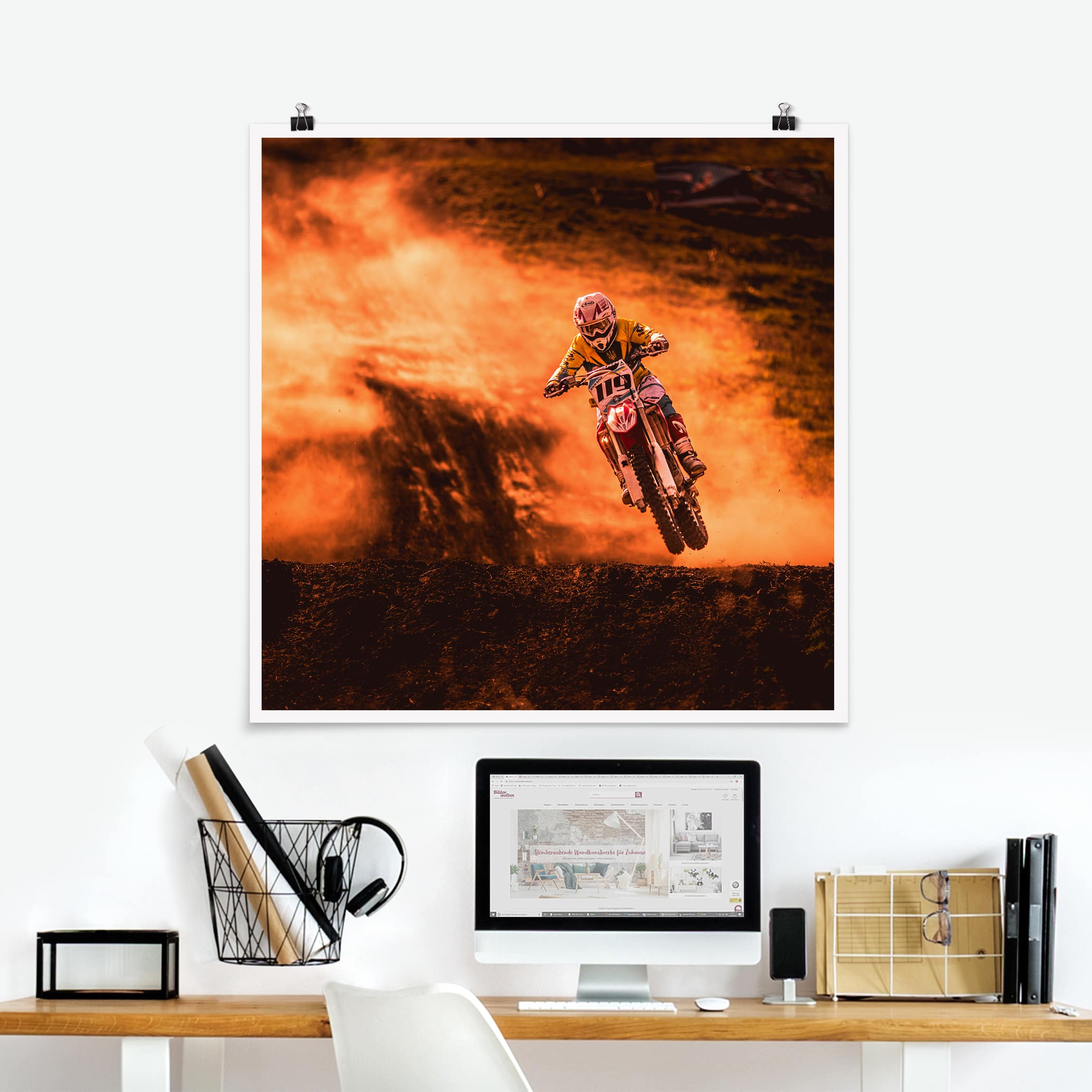 Poster - Quadrat Motocross im Staub