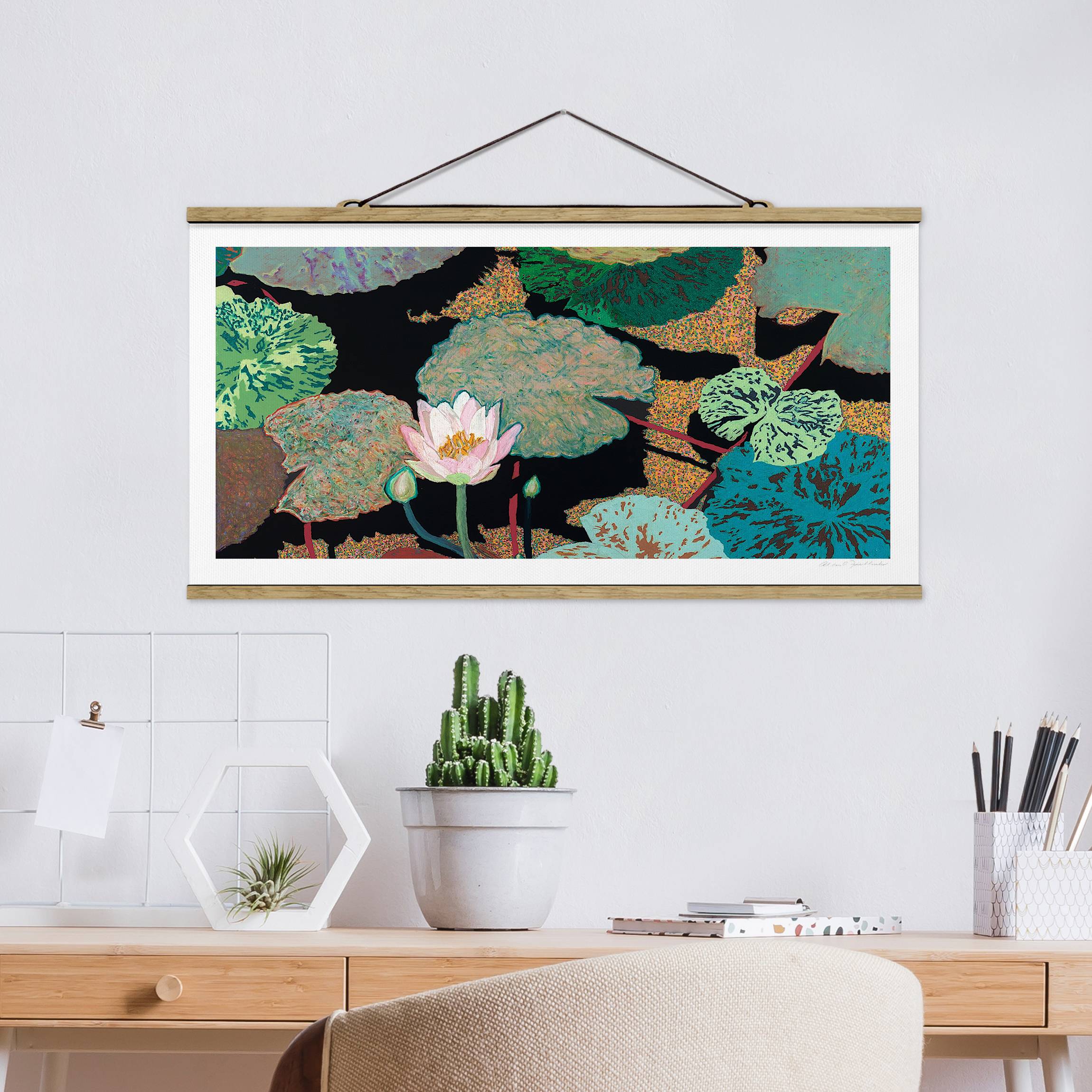 Stoffbild mit Posterleisten Seerose mit Blättern II