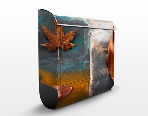 Briefkasten Leaves Stilllife