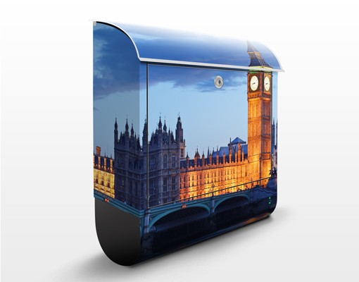 Briefkasten London bei Nacht