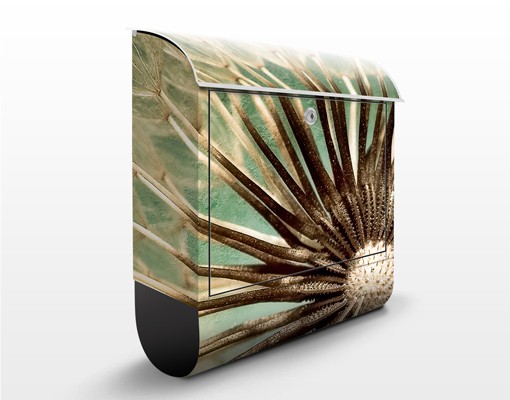 Briefkasten Closer Than Before