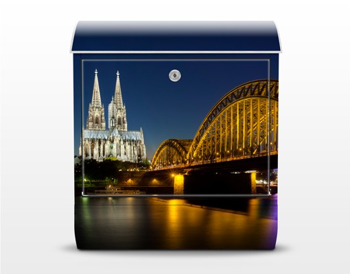 Briefkasten Köln bei Nacht