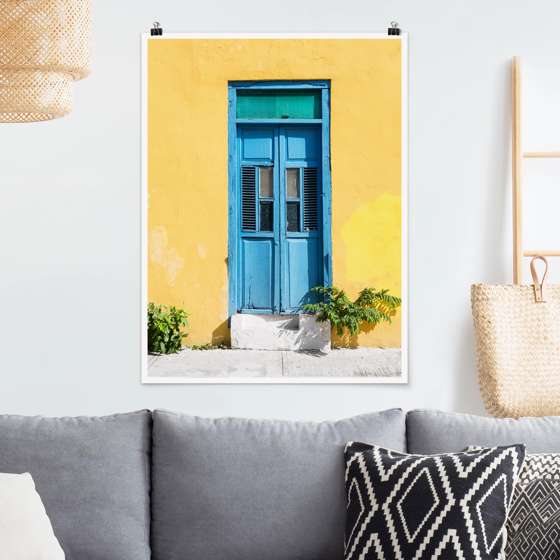 Poster - Hochformat Bunte Wand blaue Tür