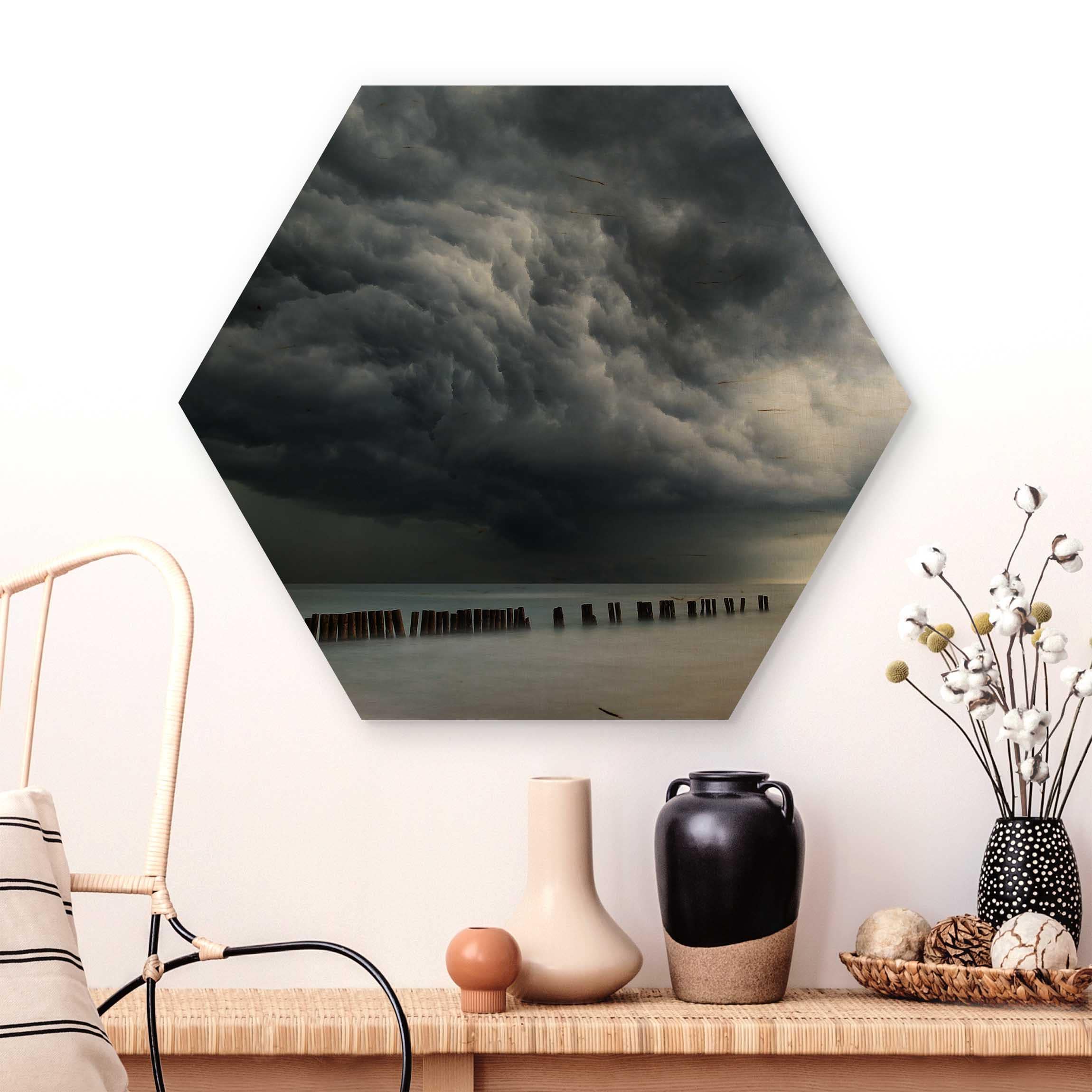 Hexagon-Holzbild Sturmwolken über der Ostsee