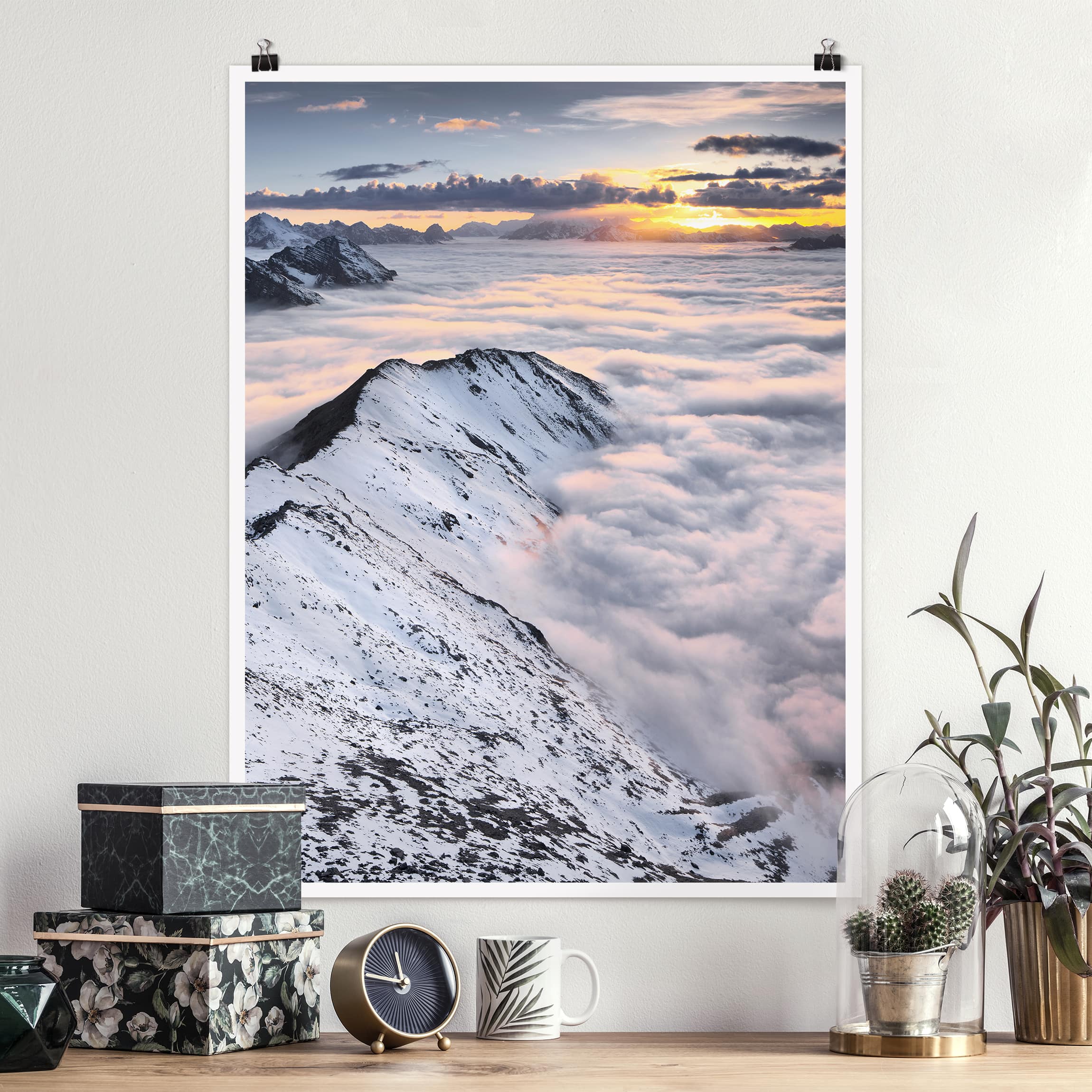 Poster - Hochformat Blick über Wolken und Berge