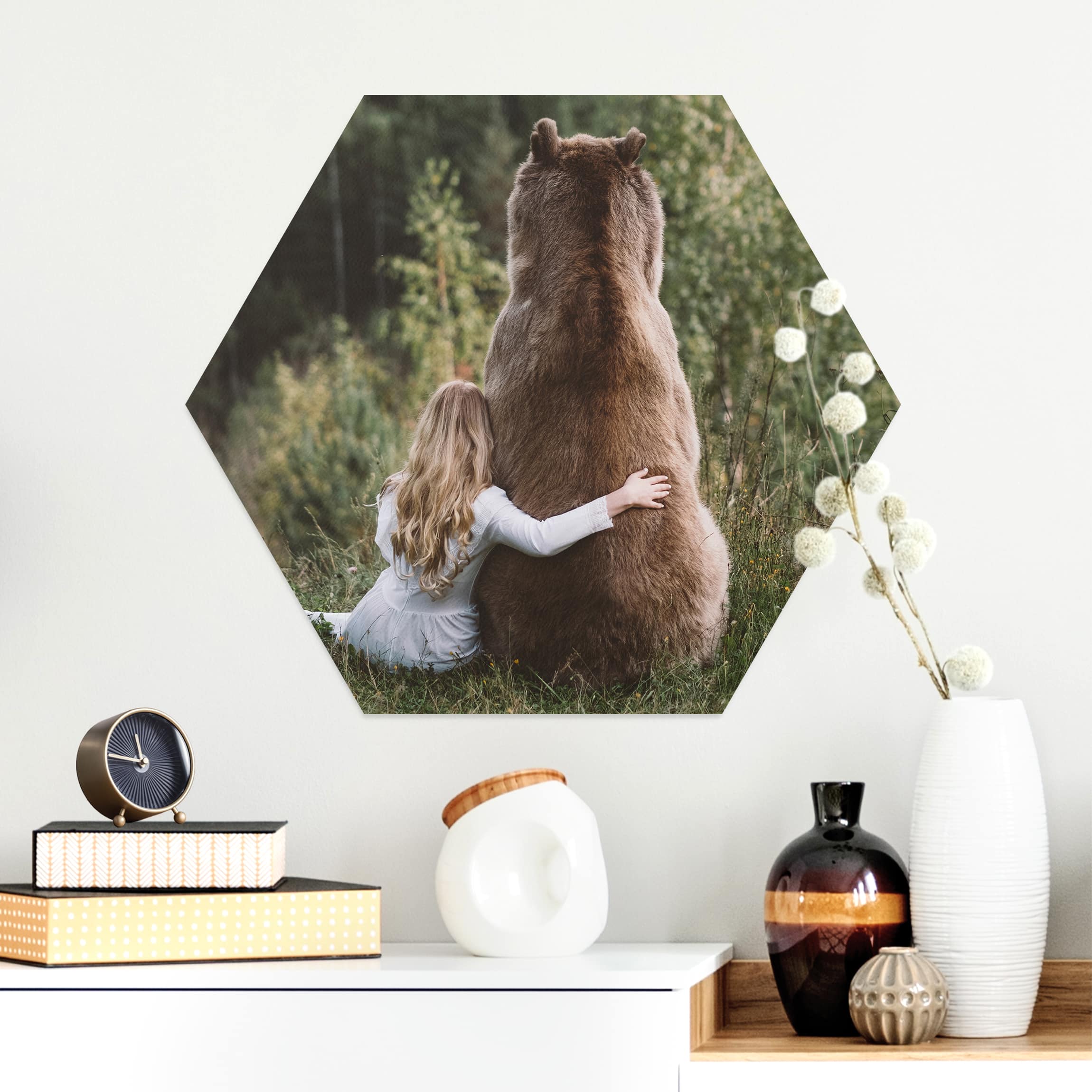 Hexagon-Alu-Dibond Bild Mädchen mit Braunbär
