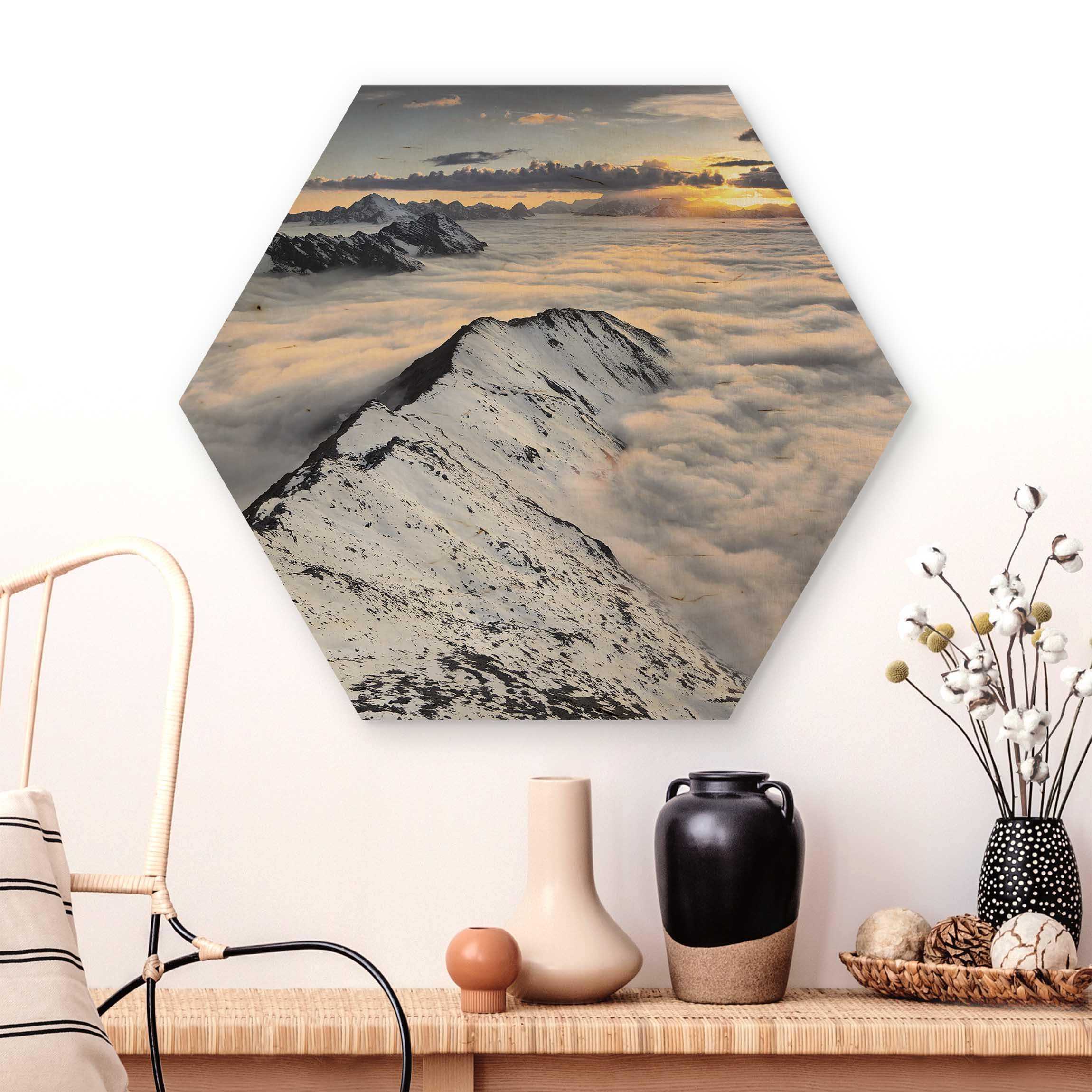 Hexagon-Holzbild Blick über Wolken und Berge