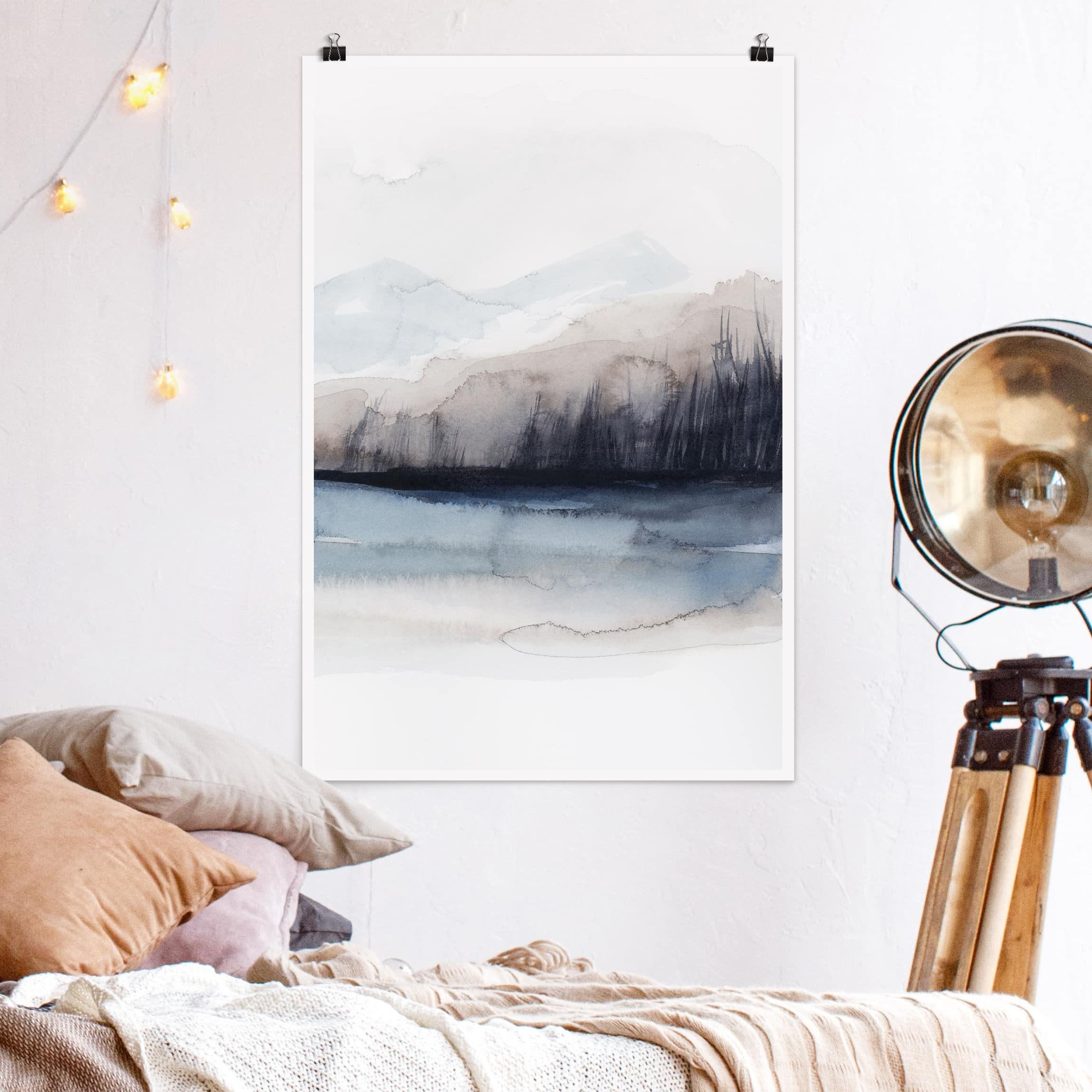 Poster - Hochformat Seeufer mit Bergen I