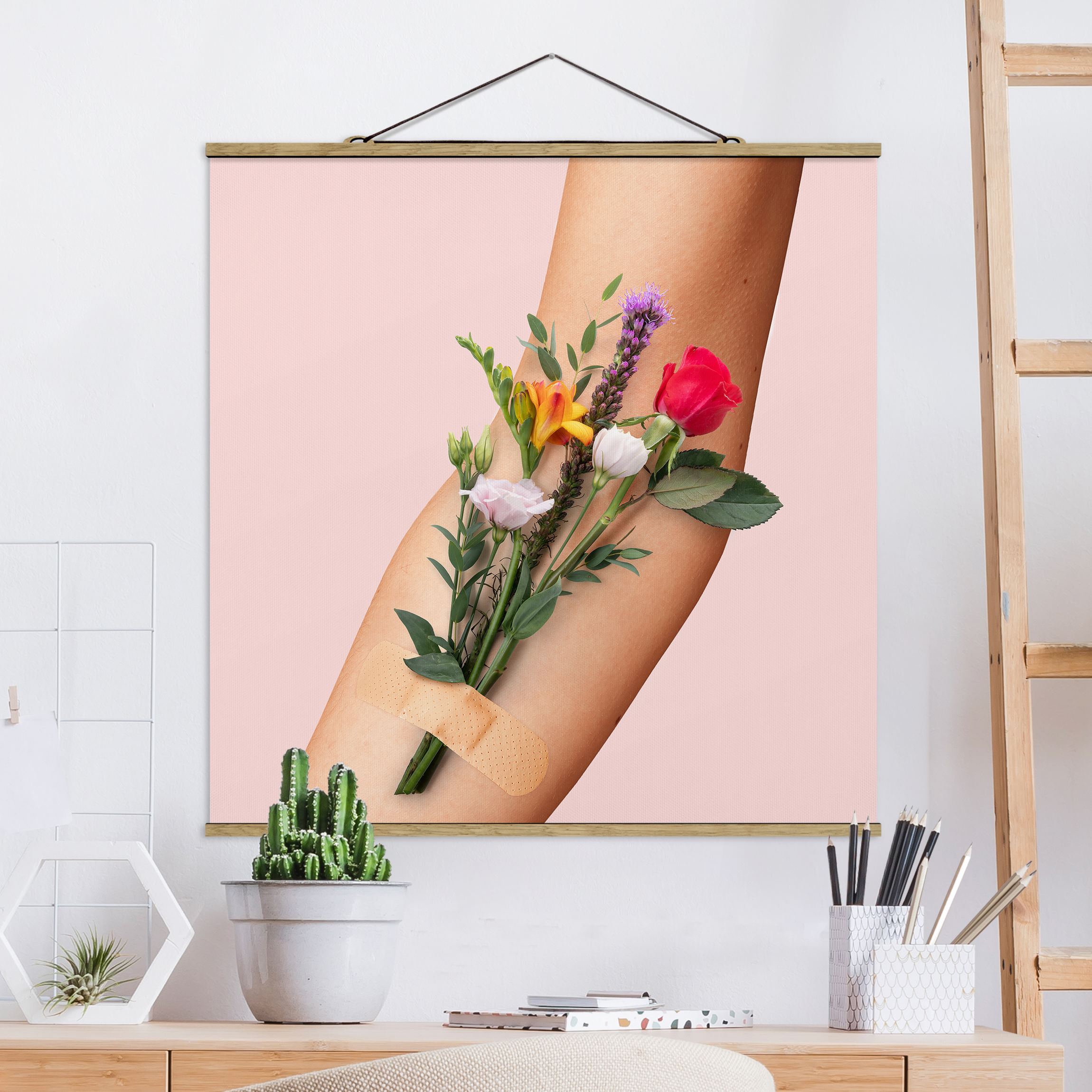 Stoffbild - Quadrat Arm mit Blumen