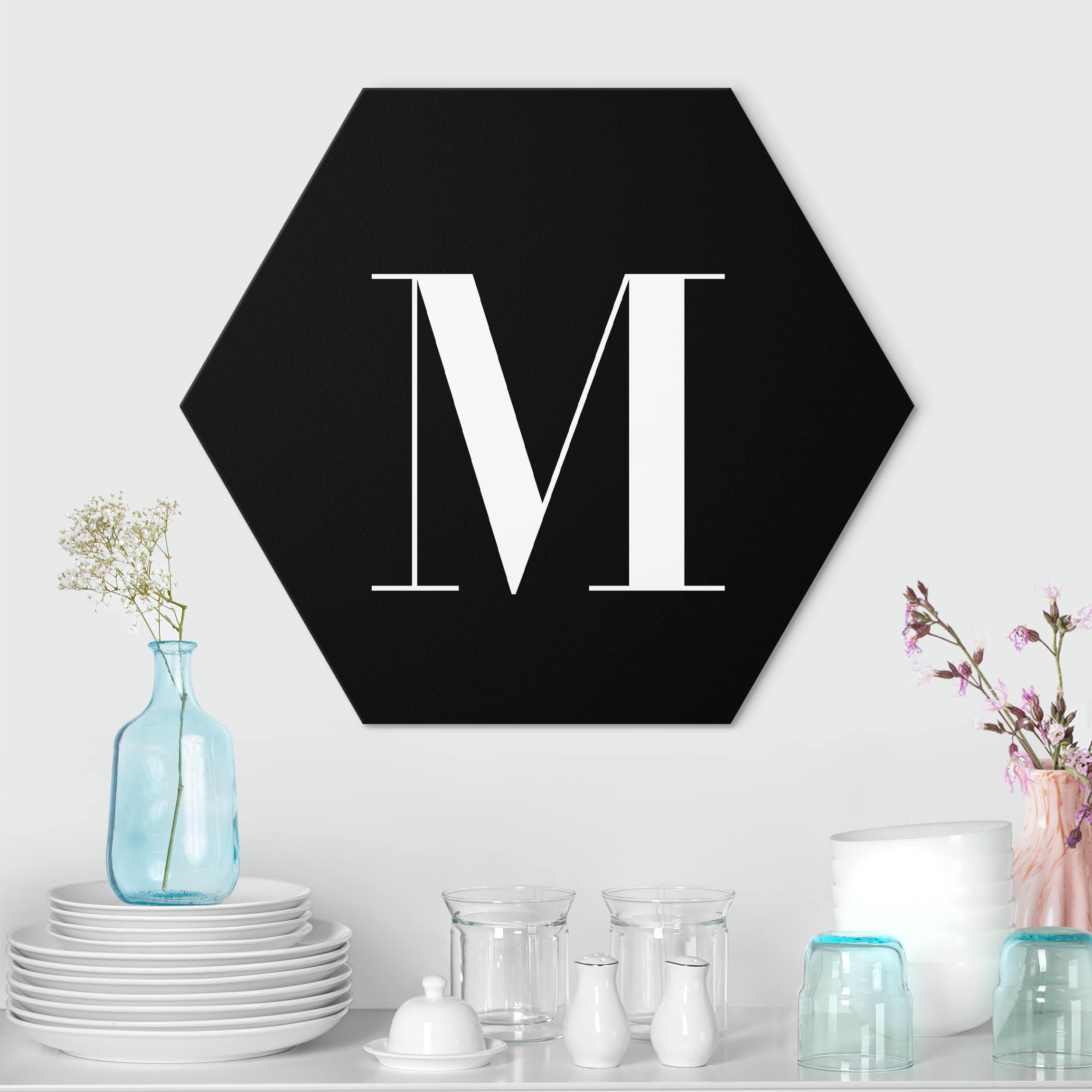 Hexagon-Alu-Dibond Bild Buchstabe Serif Schwarz M