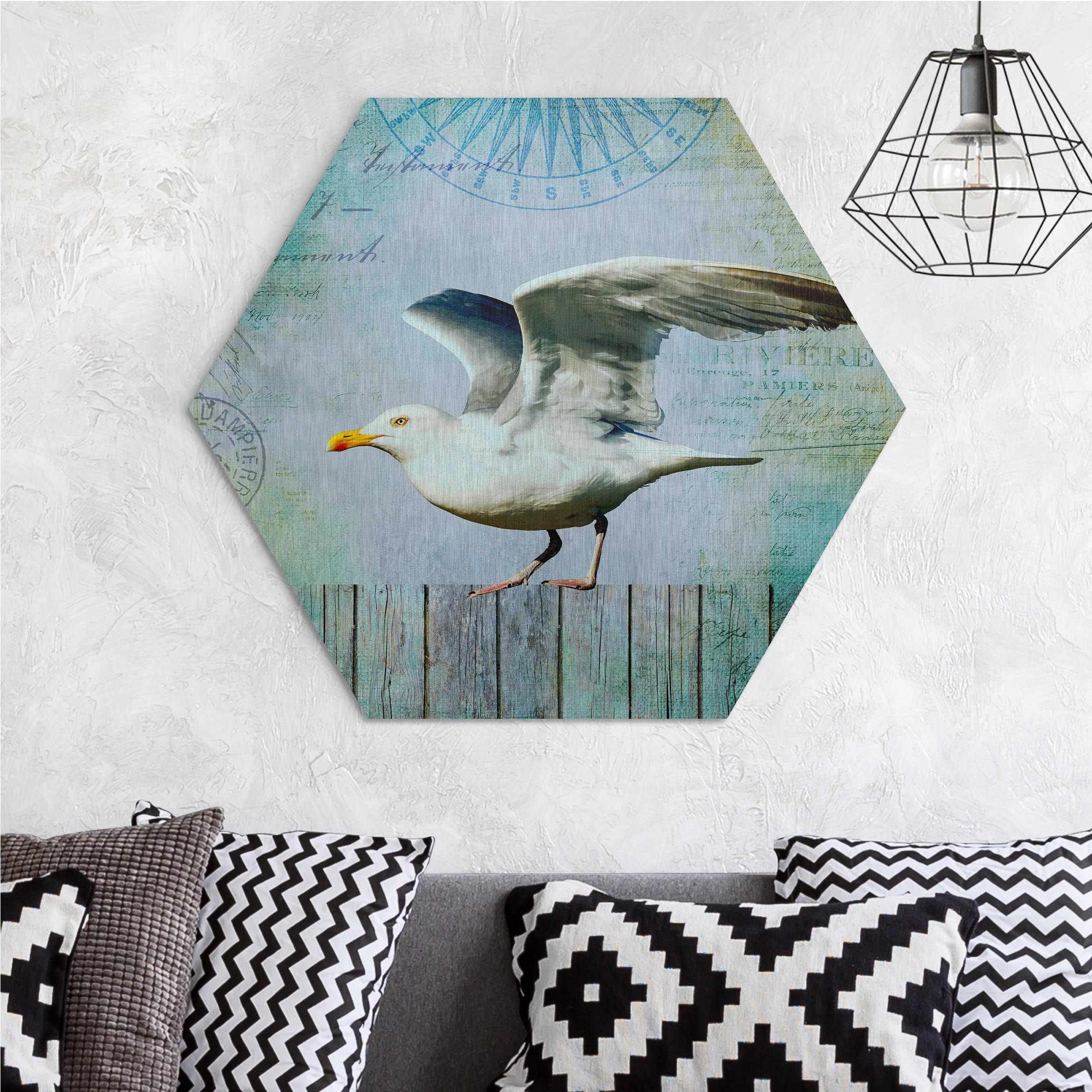 Hexagon-Alu-Dibond Bild Vintage Collage - Seemöwe auf Holzplanken