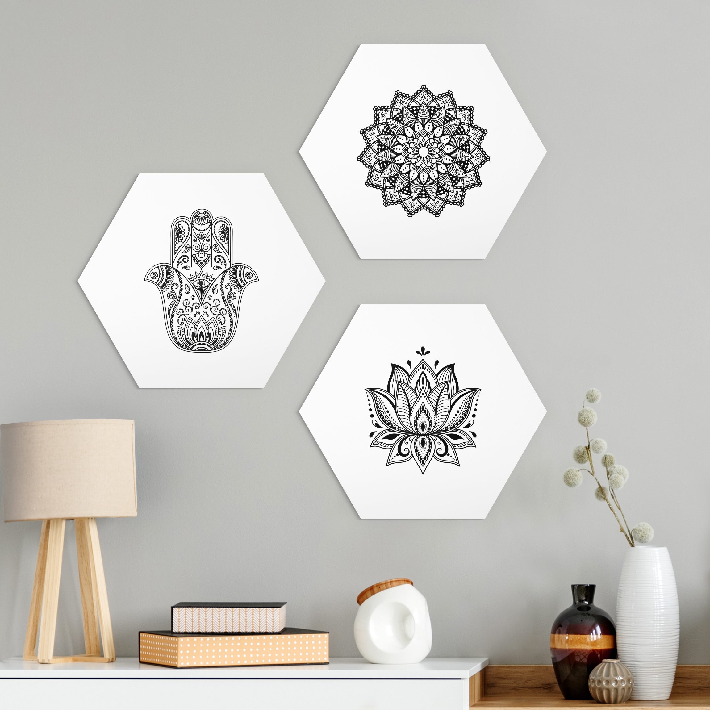 3-teiliges Hexagon-Alu-Dibond Bild Mandala Hamsa Hand Lotus Set auf Weiß