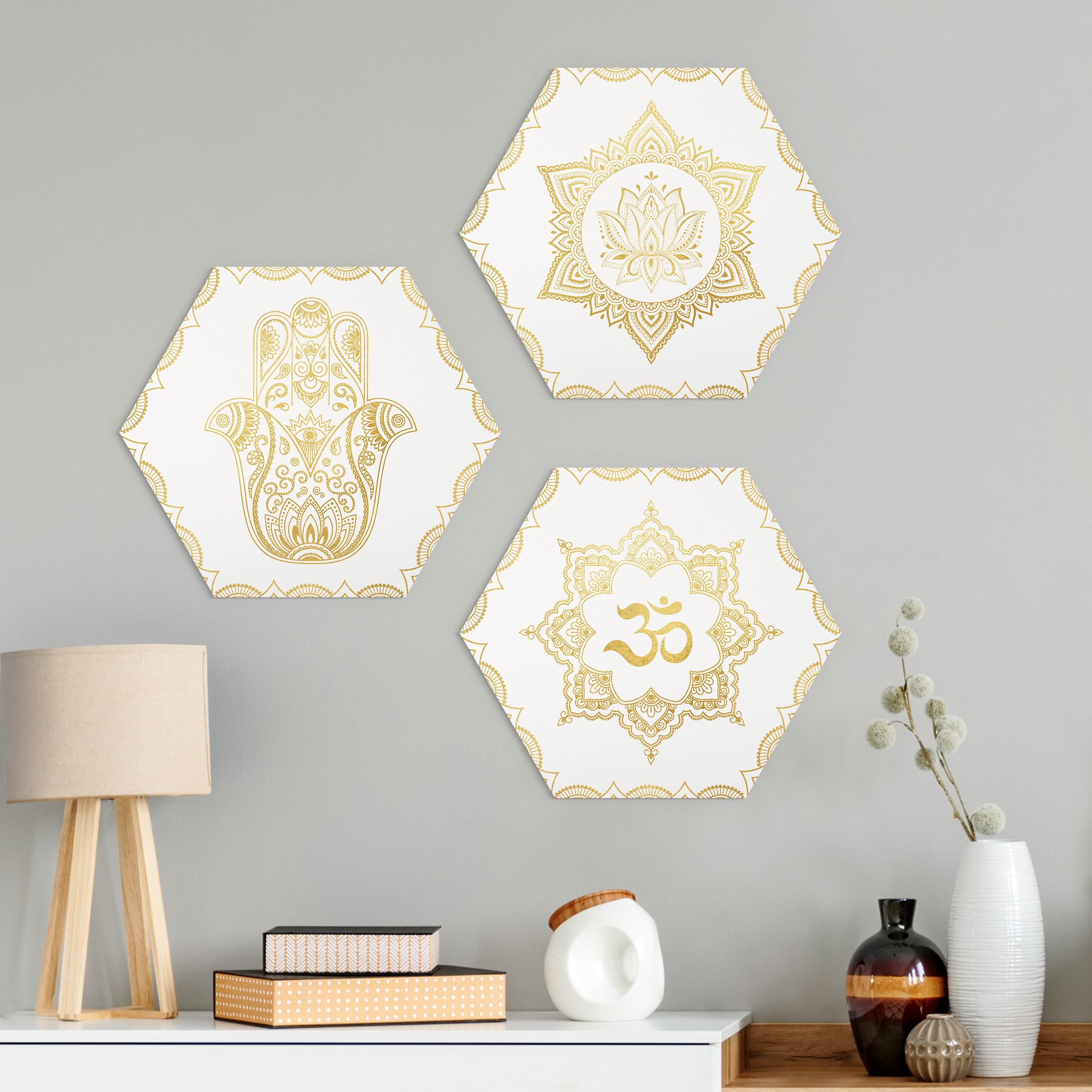 3-teiliges Hexagon-Alu-Dibond Bild Hamsa Hand Lotus OM Illustration Set Gold