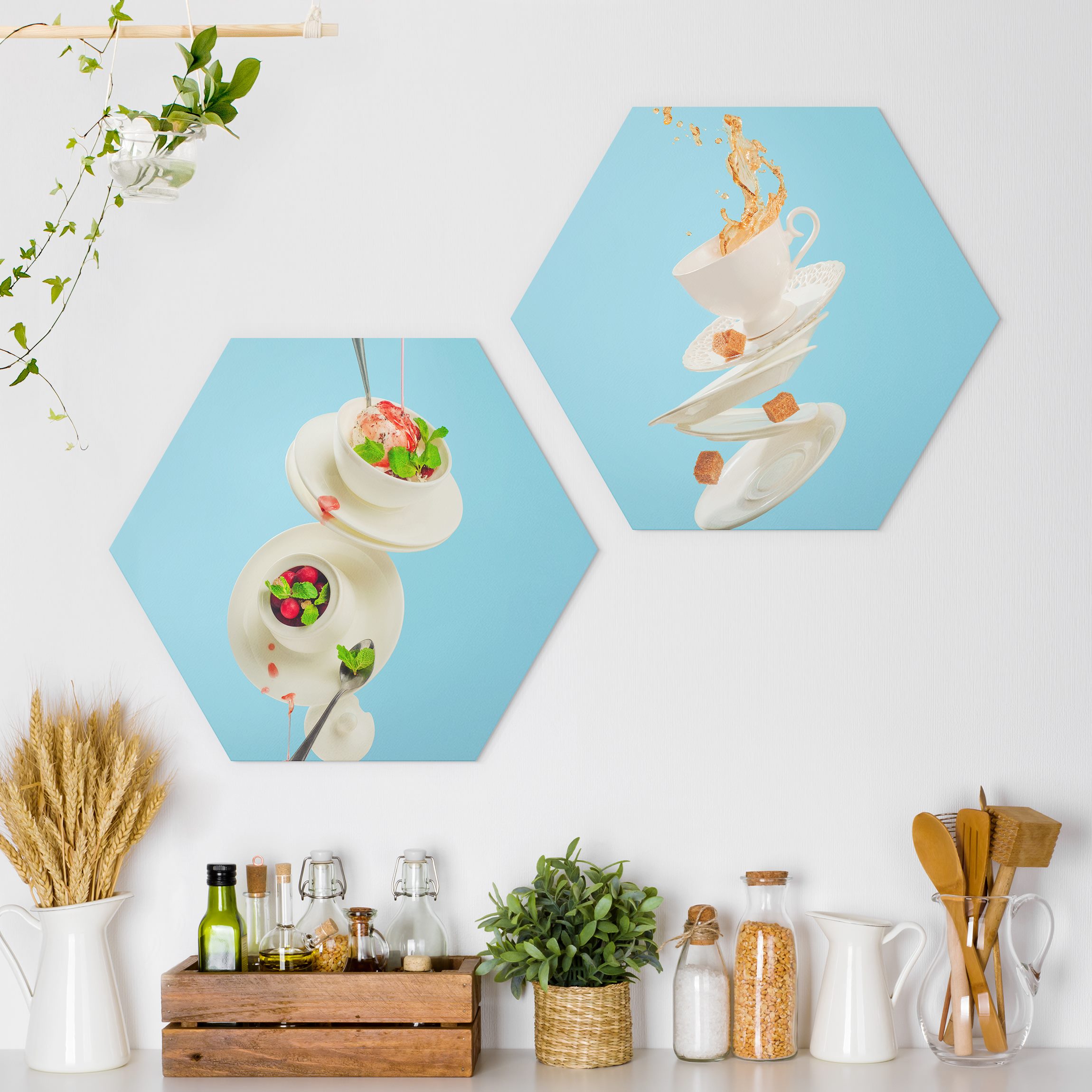 2-teiliges Hexagon-Forexbild Fliegende Tassen