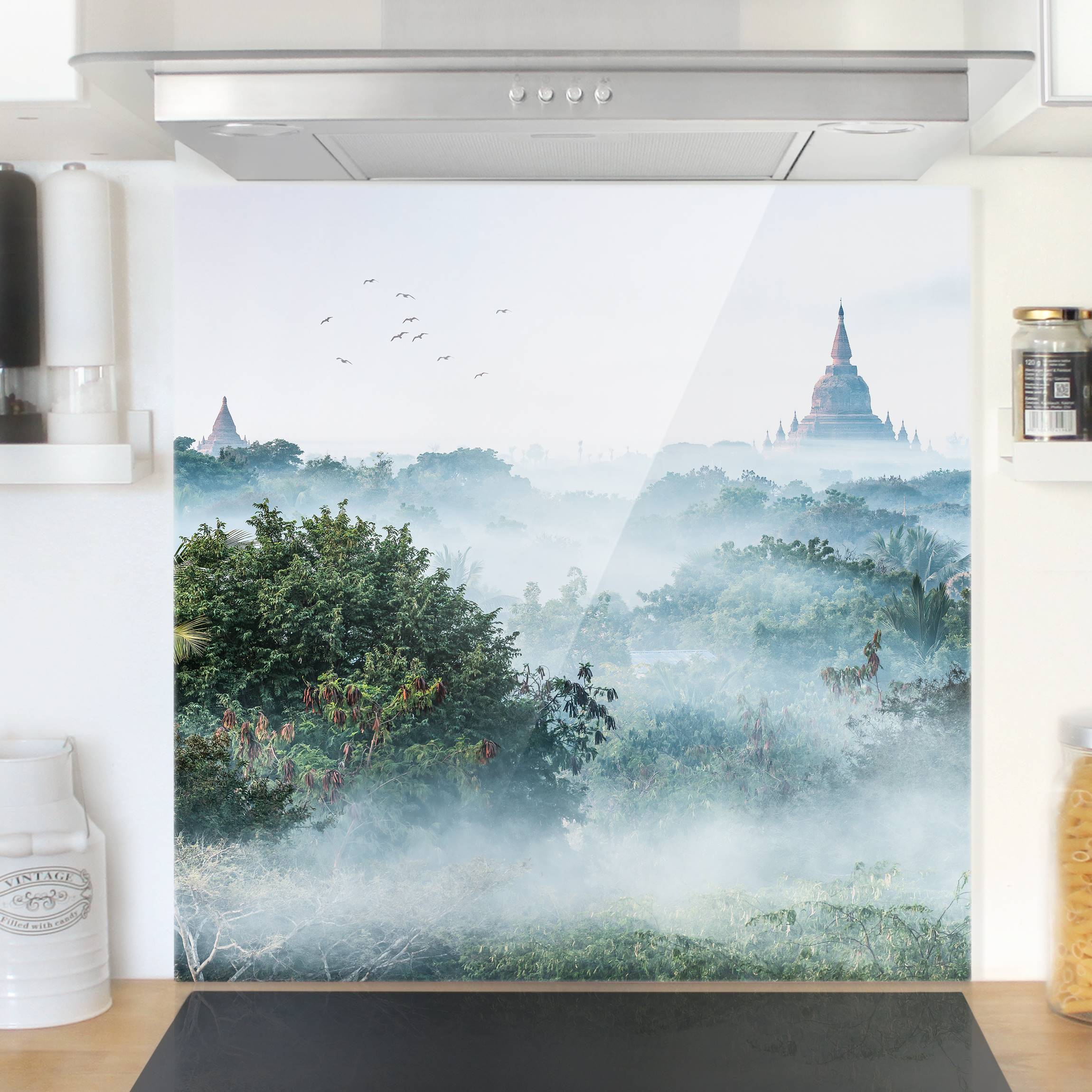 Spritzschutz Morgennebel über dem Dschungel von Bagan