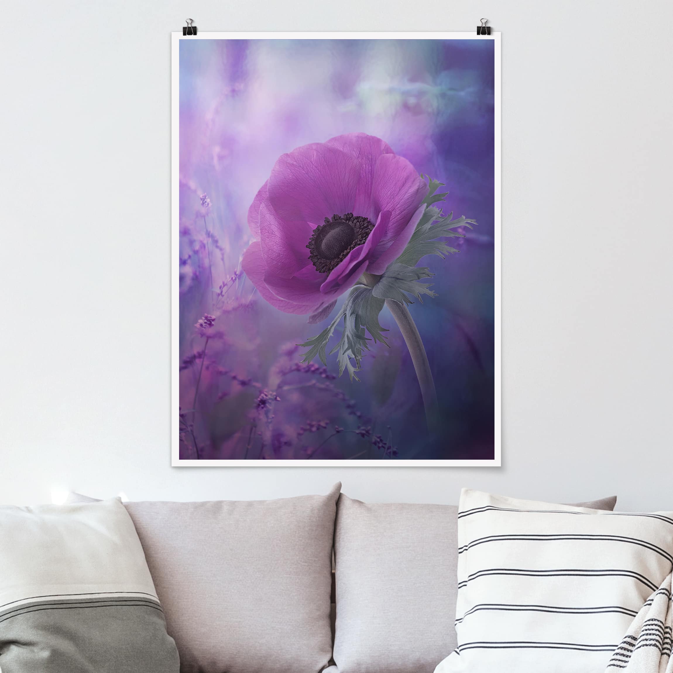 Poster - Hochformat Anemonenblüte in Violett