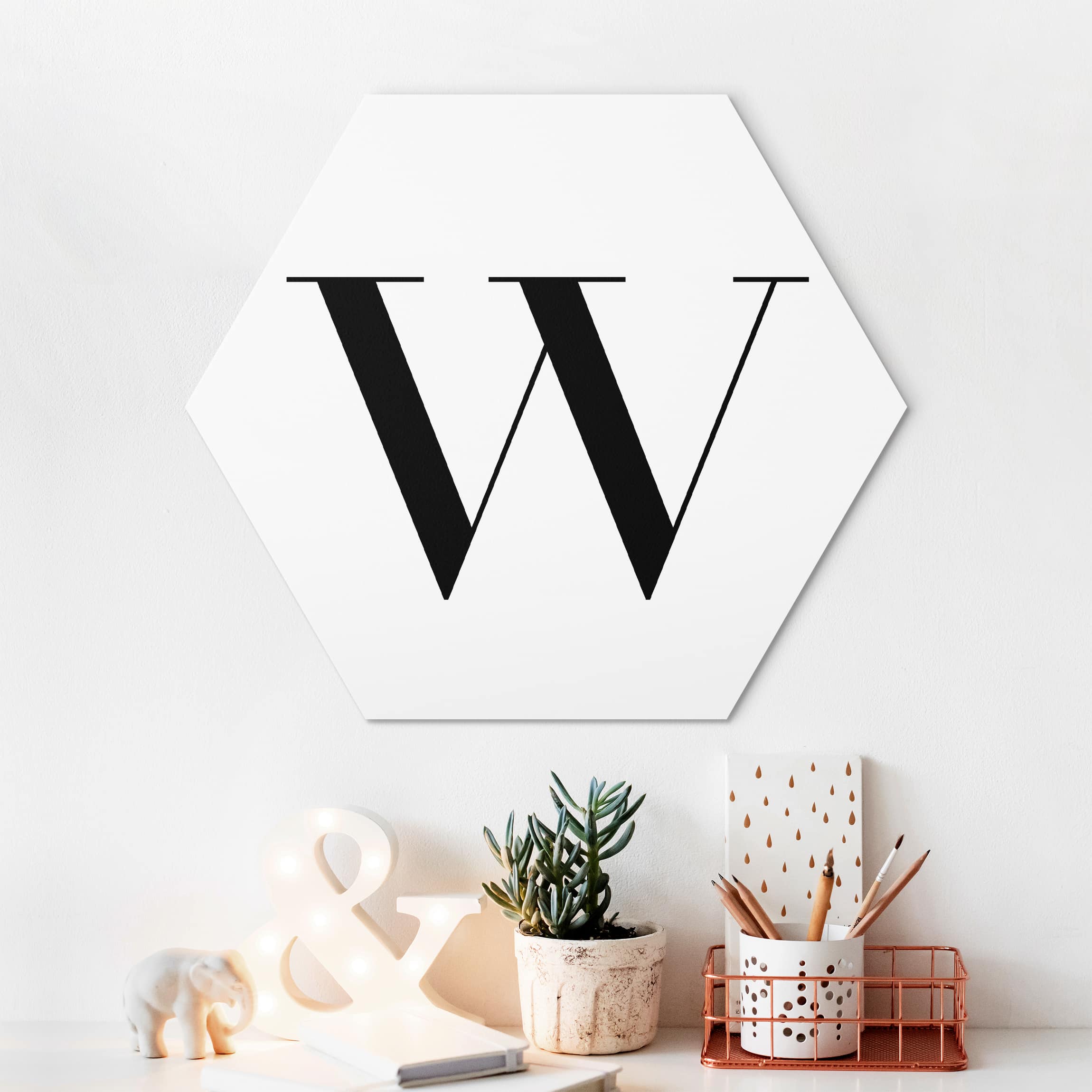 Hexagon-Alu-Dibond Bild Buchstabe Serif Weiß W