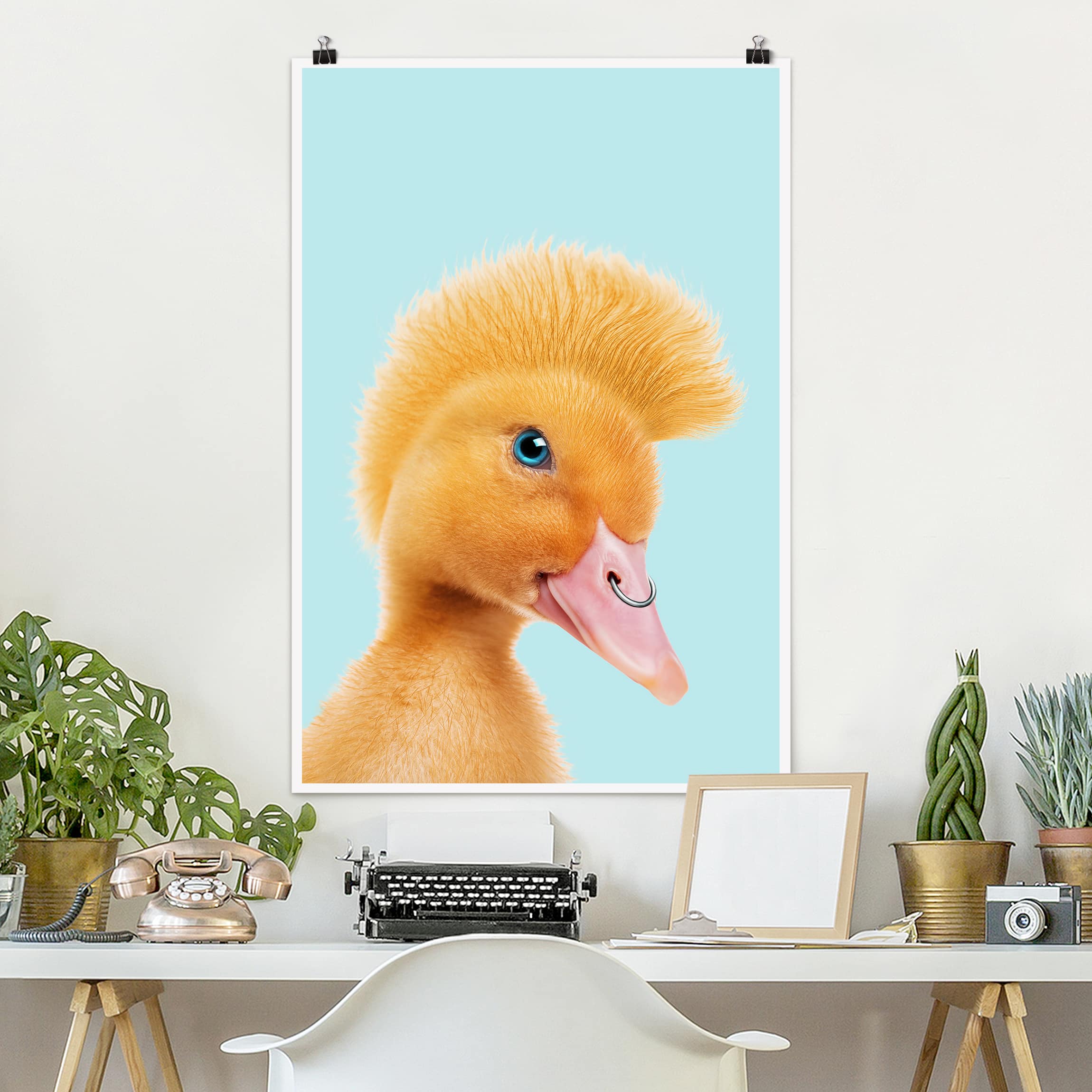 Poster - Hochformat Küken mit Piercing