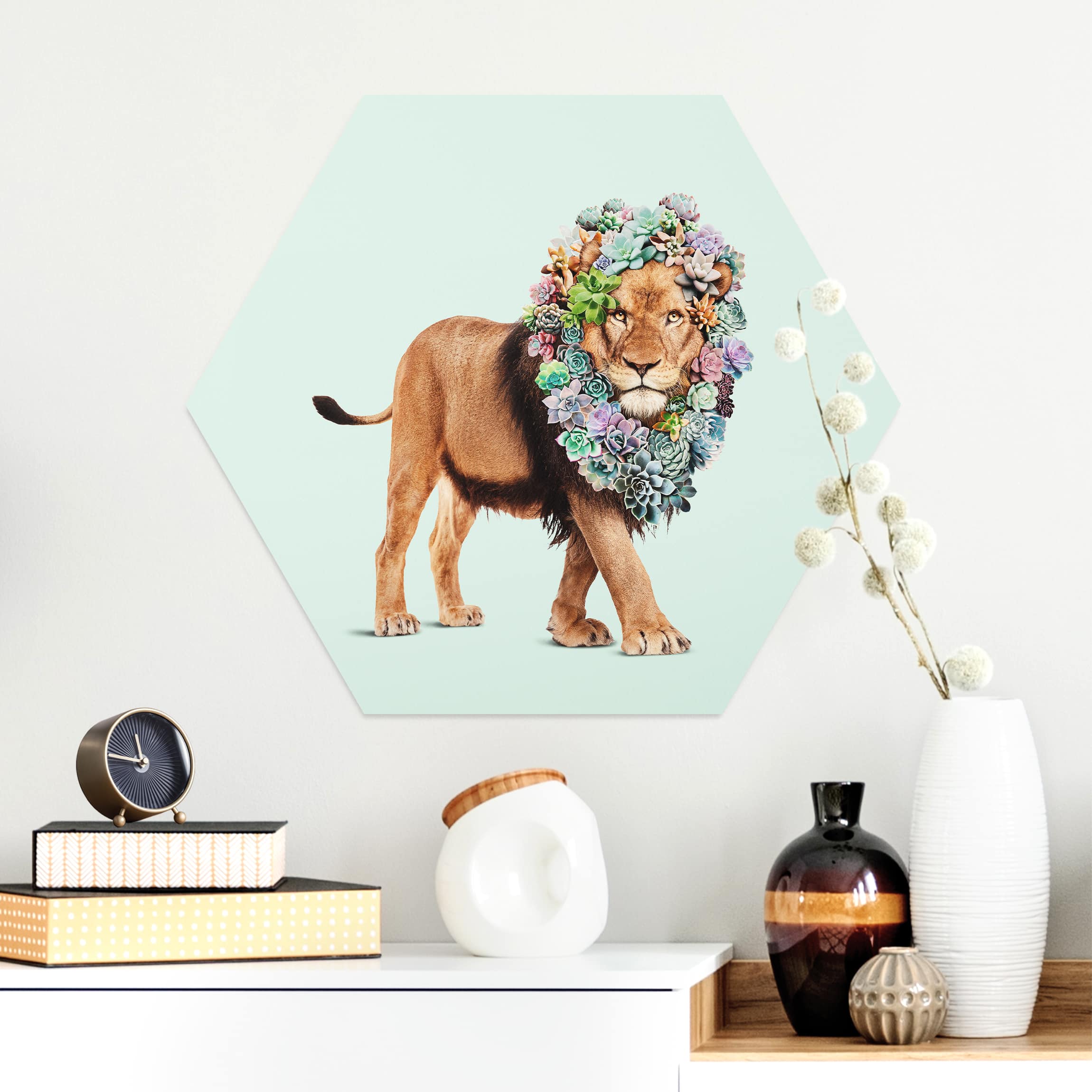 Hexagon-Alu-Dibond Bild Löwe mit Sukkulenten