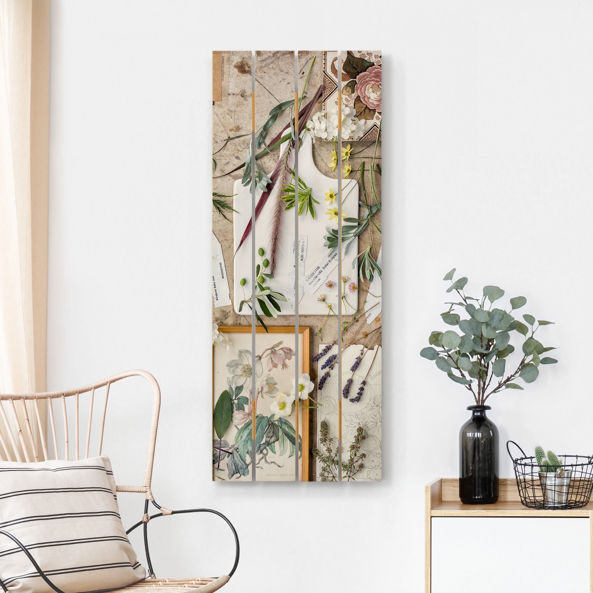 Holzbild Plankenoptik - Hochformat Blumen und Gartenkräuter Vintage