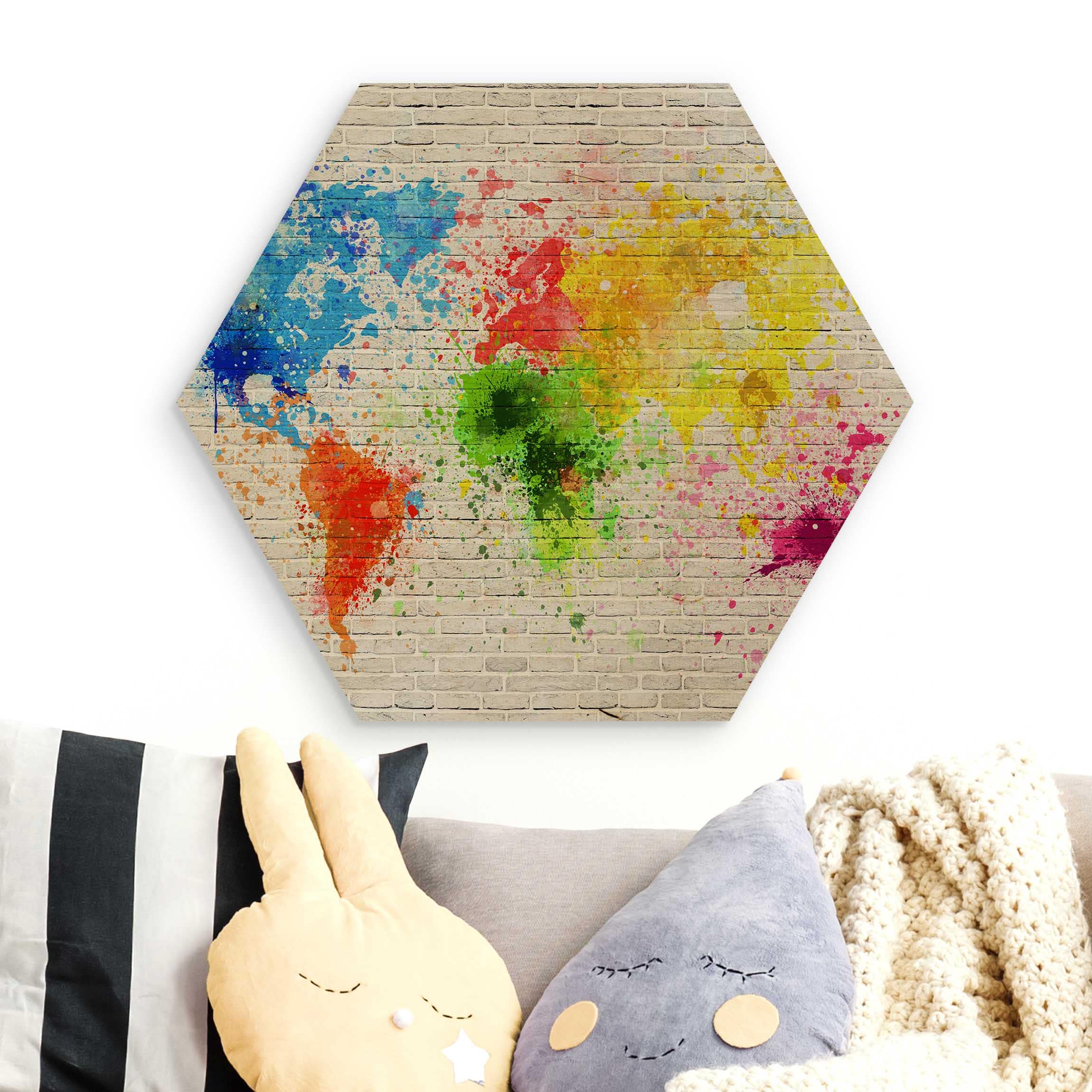 Hexagon-Holzbild Weiße Backsteinwand Weltkarte