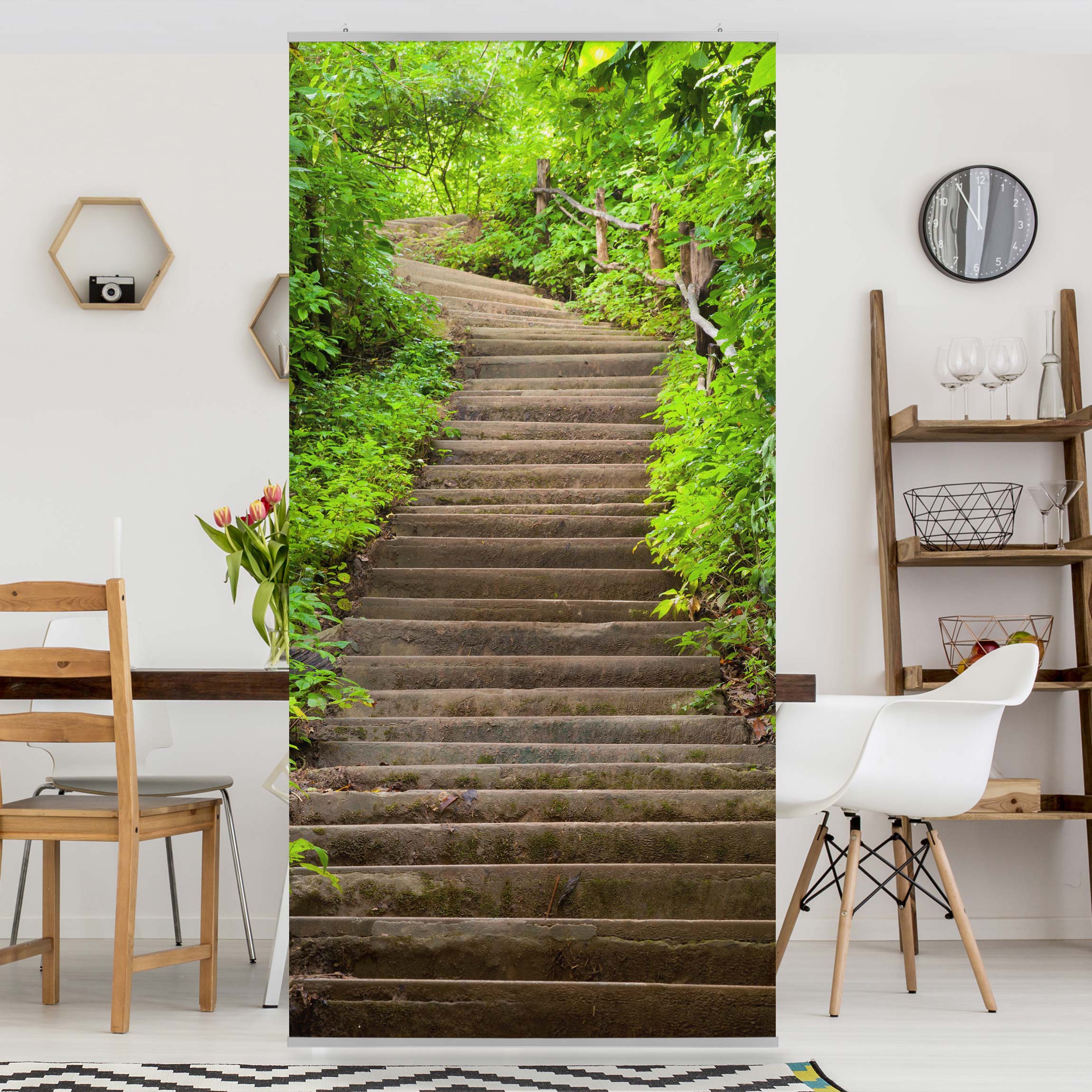 Raumteiler Treppenaufstieg im Wald