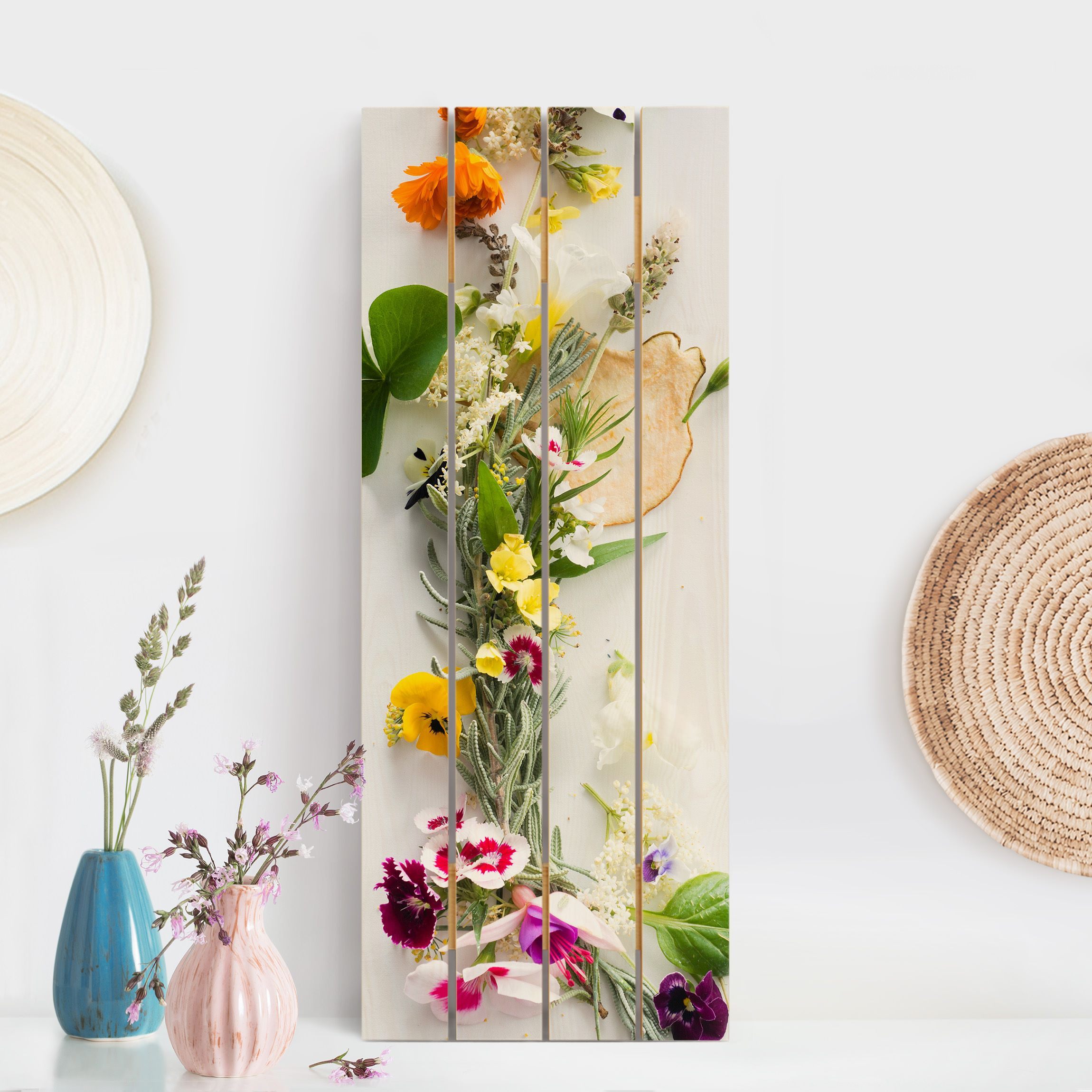 Holzbild Plankenoptik Frische Kräuter mit Essblüten